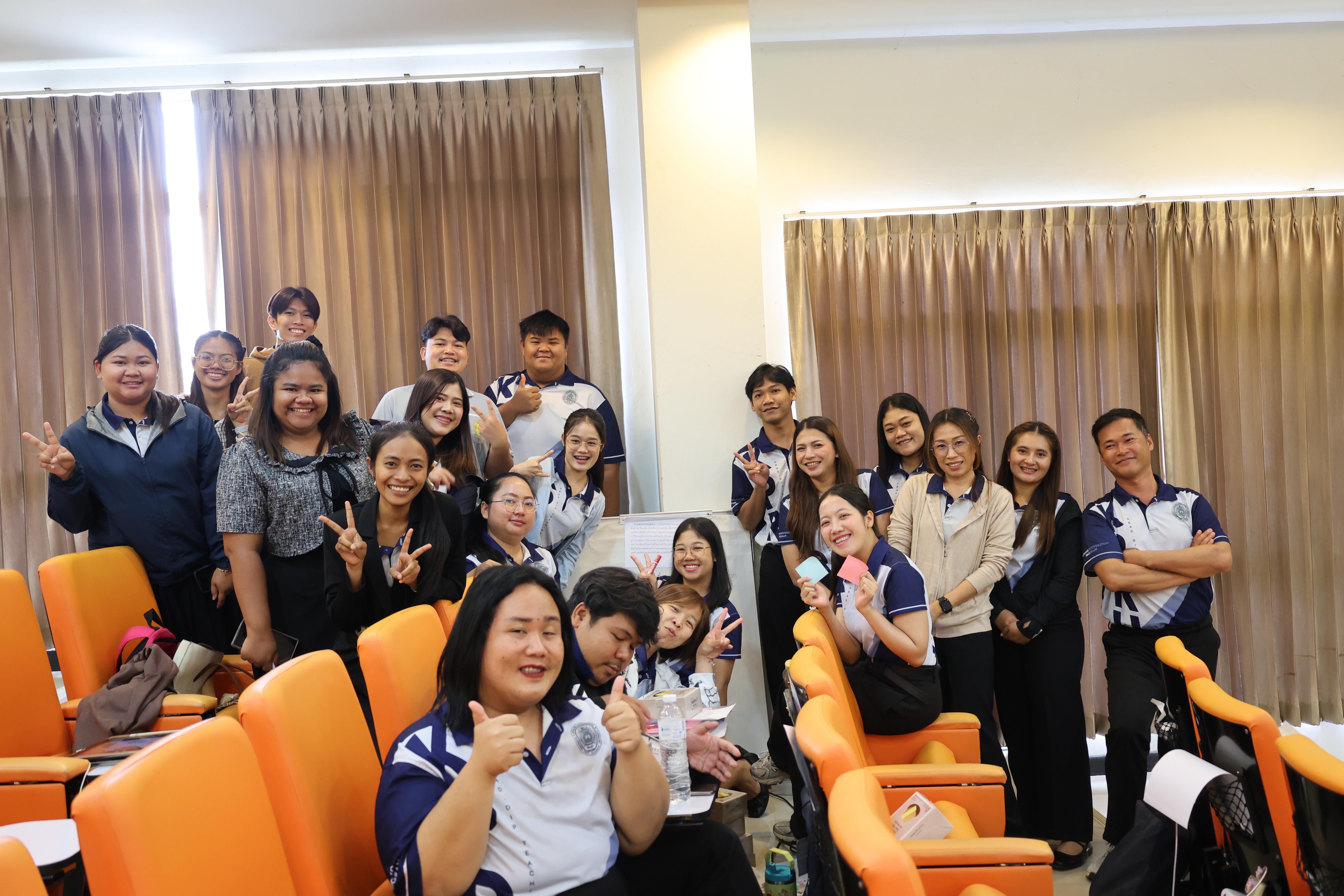 185. โครงการสัมมนาเป็นหมู่คณะพัฒนาทักษะการสอนและความเป็นครู และพัฒนาส่งเสริมด้านภาษาไทยและภาษาอังกฤษ