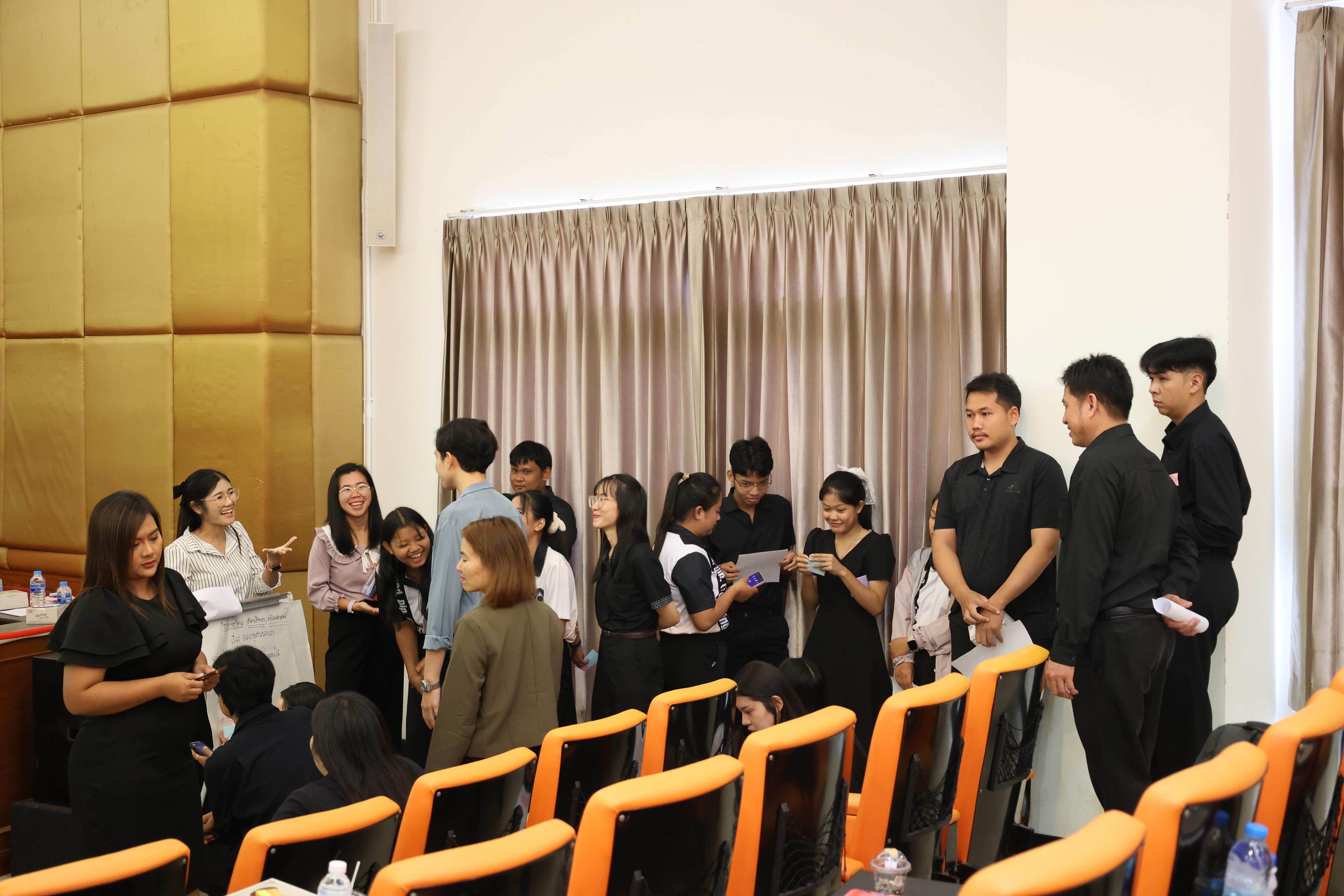 192. โครงการสัมมนาเป็นหมู่คณะพัฒนาทักษะการสอนและความเป็นครู และพัฒนาส่งเสริมด้านภาษาไทยและภาษาอังกฤษ