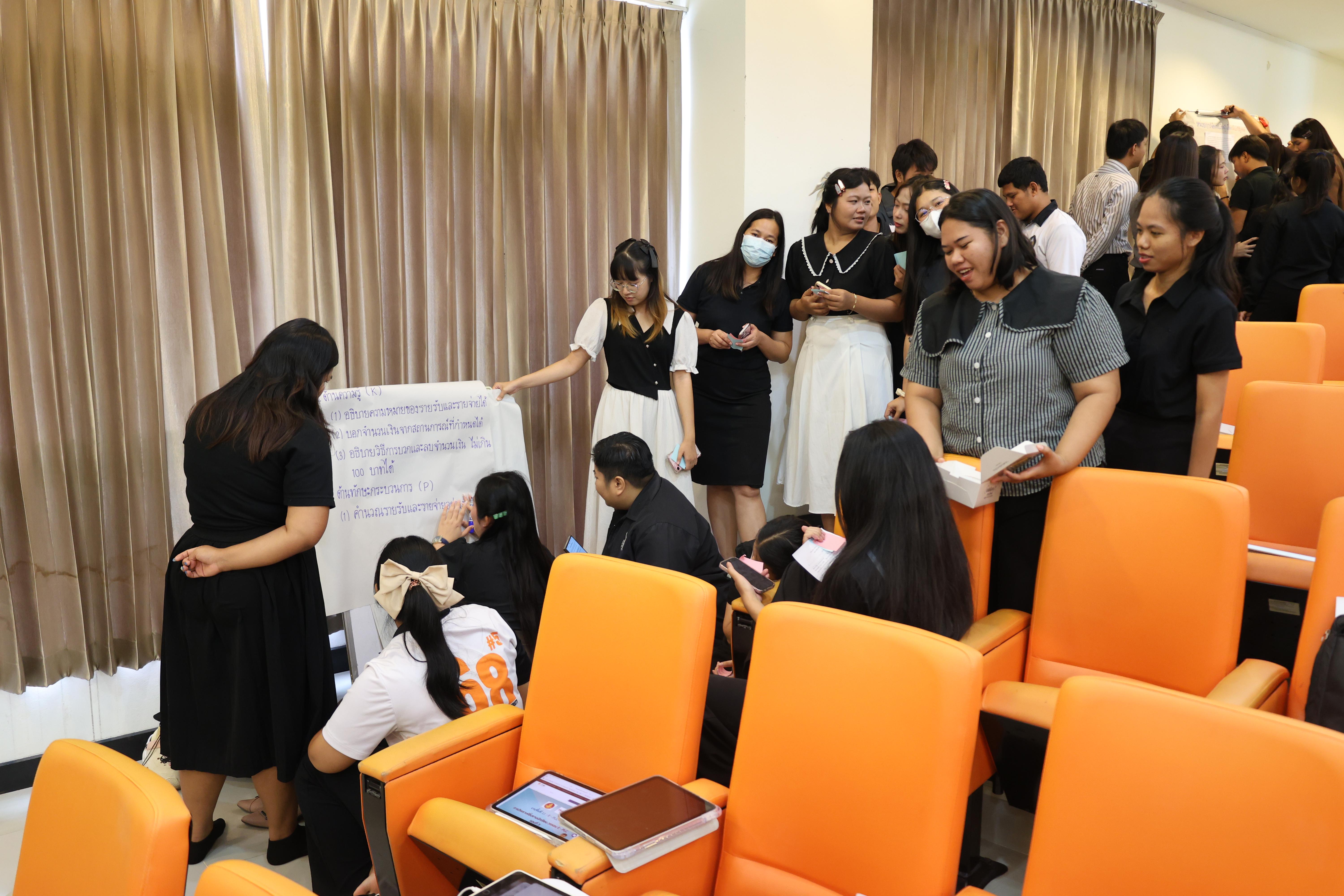 193. โครงการสัมมนาเป็นหมู่คณะพัฒนาทักษะการสอนและความเป็นครู และพัฒนาส่งเสริมด้านภาษาไทยและภาษาอังกฤษ