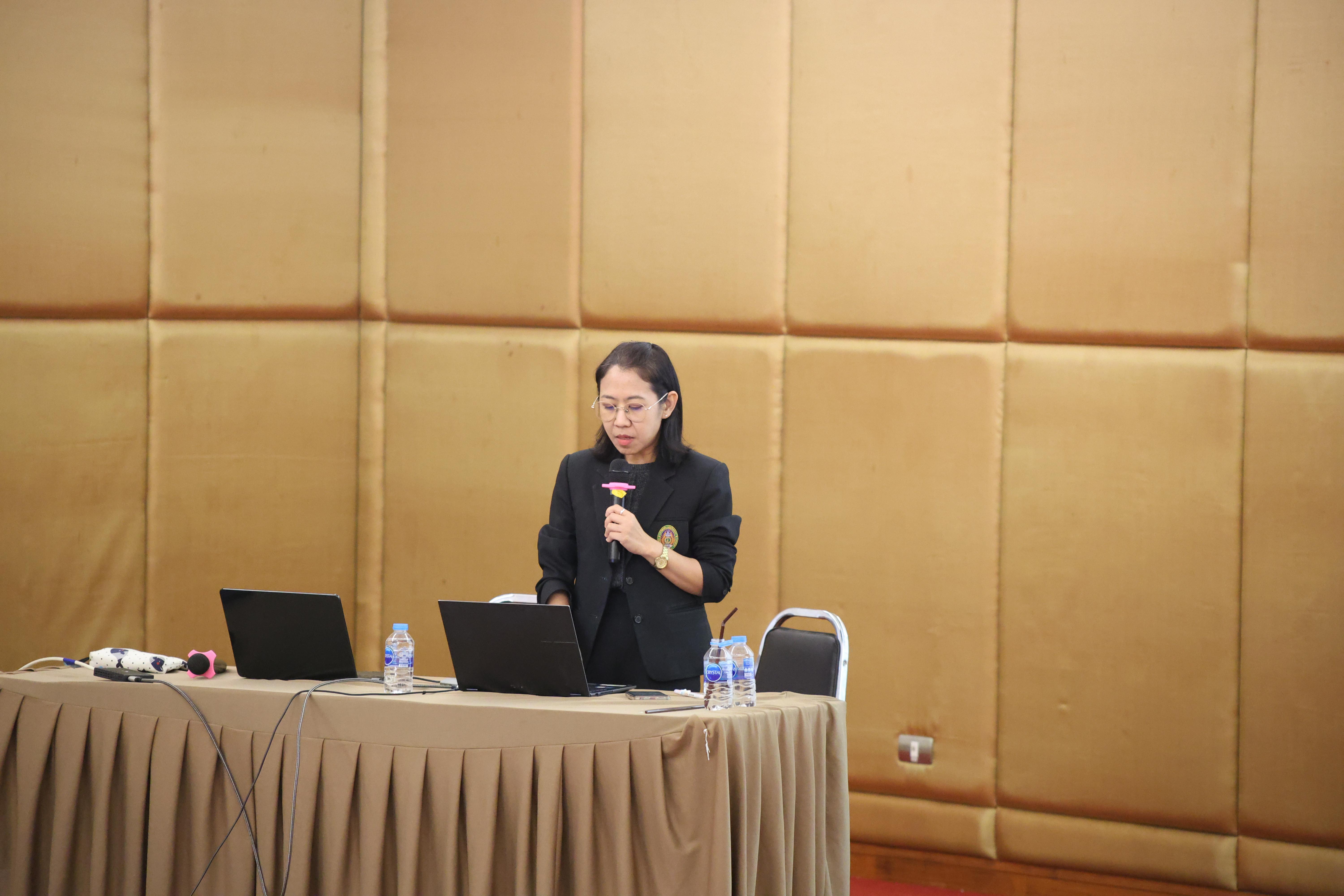 241. โครงการสัมมนาเป็นหมู่คณะพัฒนาทักษะการสอนและความเป็นครู และพัฒนาส่งเสริมด้านภาษาไทยและภาษาอังกฤษ