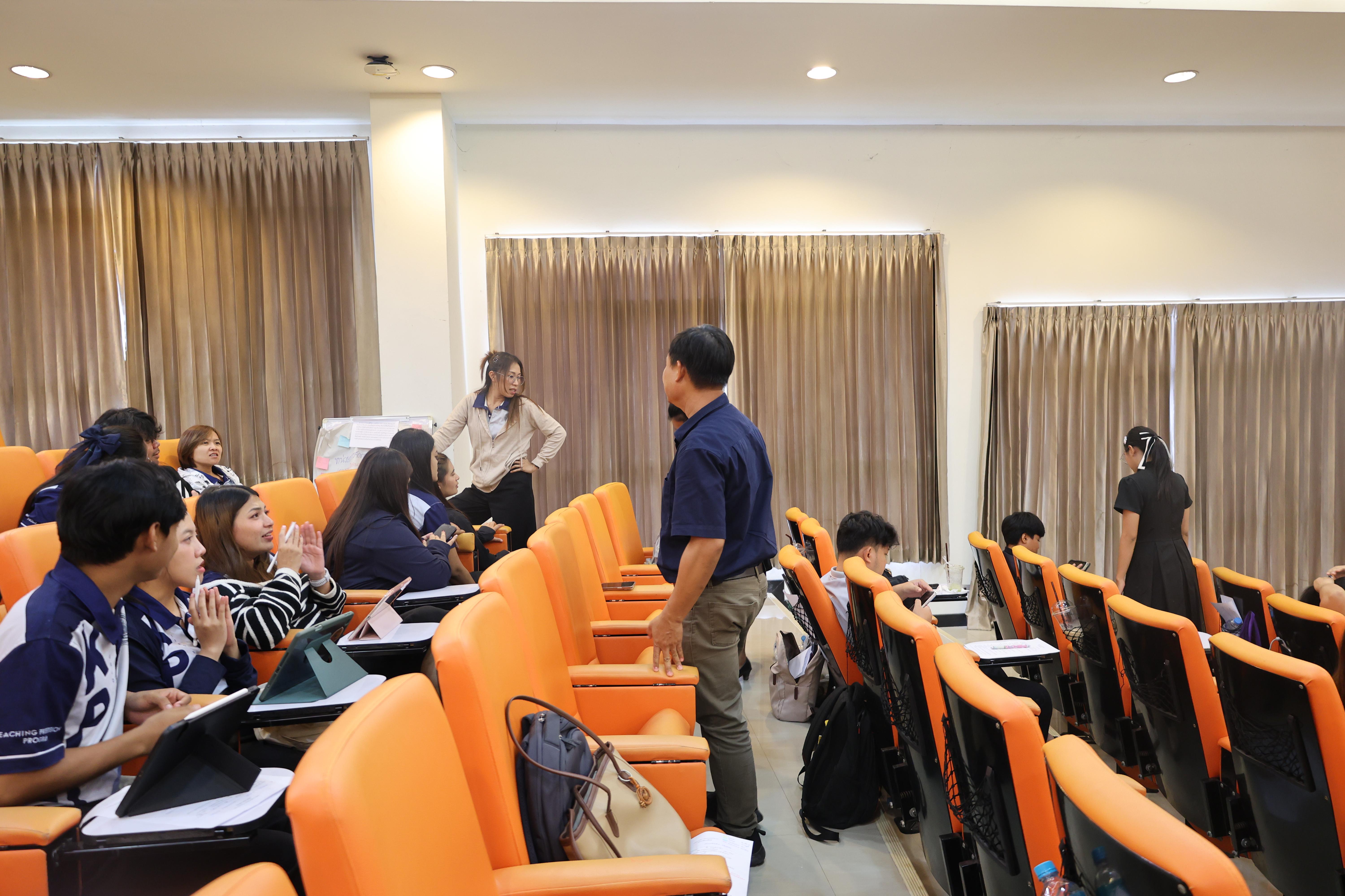 275. โครงการสัมมนาเป็นหมู่คณะพัฒนาทักษะการสอนและความเป็นครู และพัฒนาส่งเสริมด้านภาษาไทยและภาษาอังกฤษ