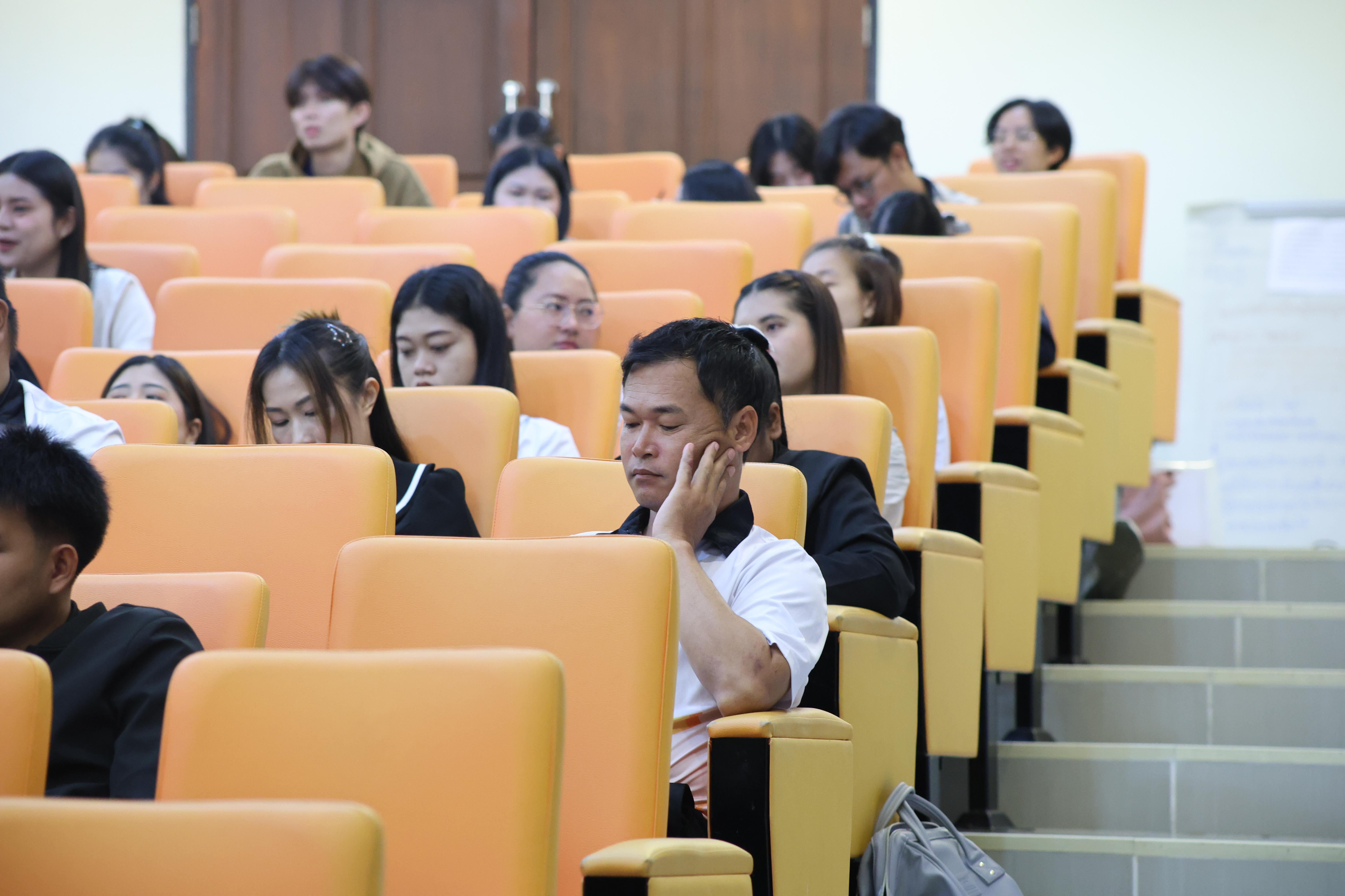 239. โครงการสัมมนาเป็นหมู่คณะพัฒนาทักษะการสอนและความเป็นครู และพัฒนาส่งเสริมด้านภาษาไทยและภาษาอังกฤษ
