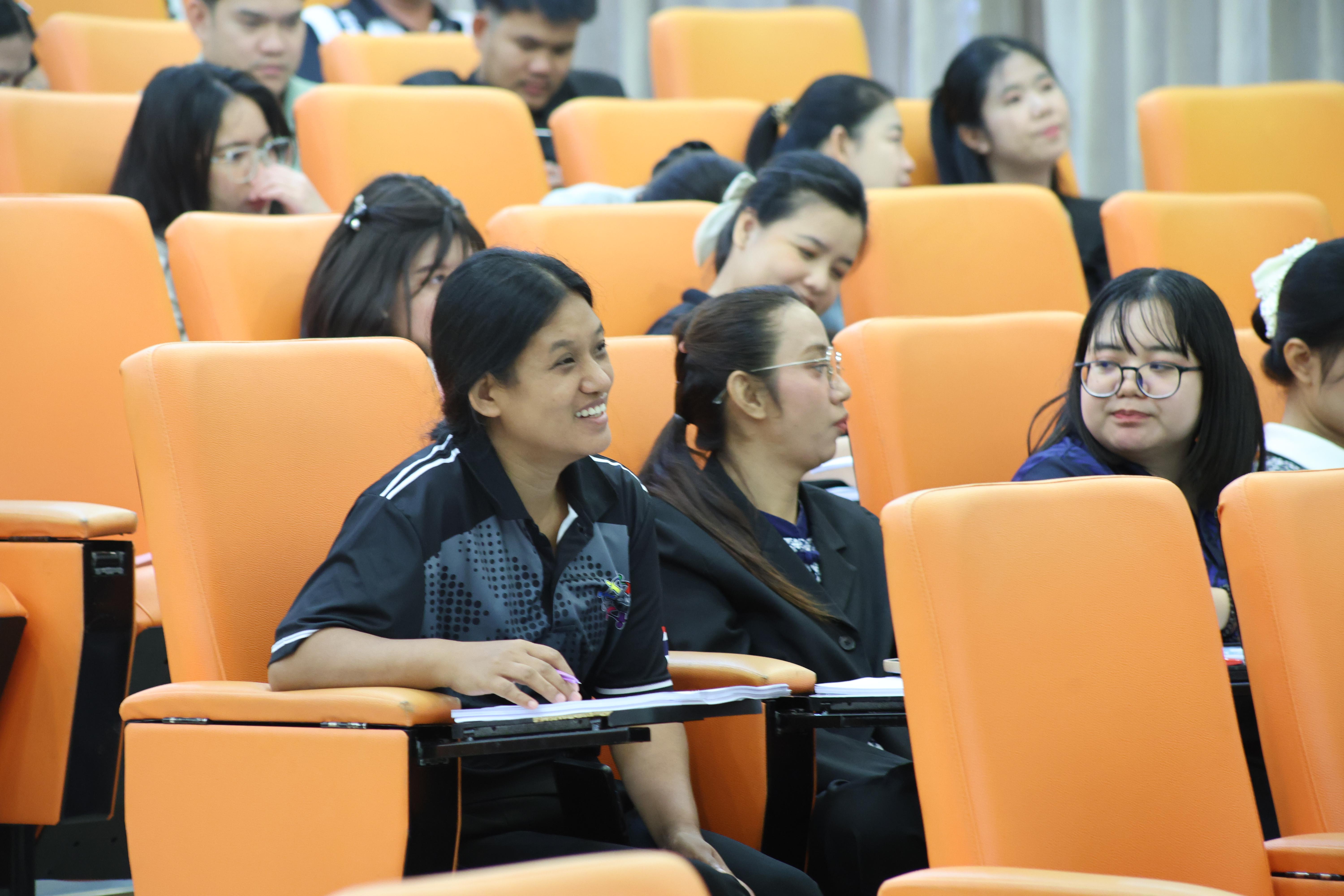 255. โครงการสัมมนาเป็นหมู่คณะพัฒนาทักษะการสอนและความเป็นครู และพัฒนาส่งเสริมด้านภาษาไทยและภาษาอังกฤษ