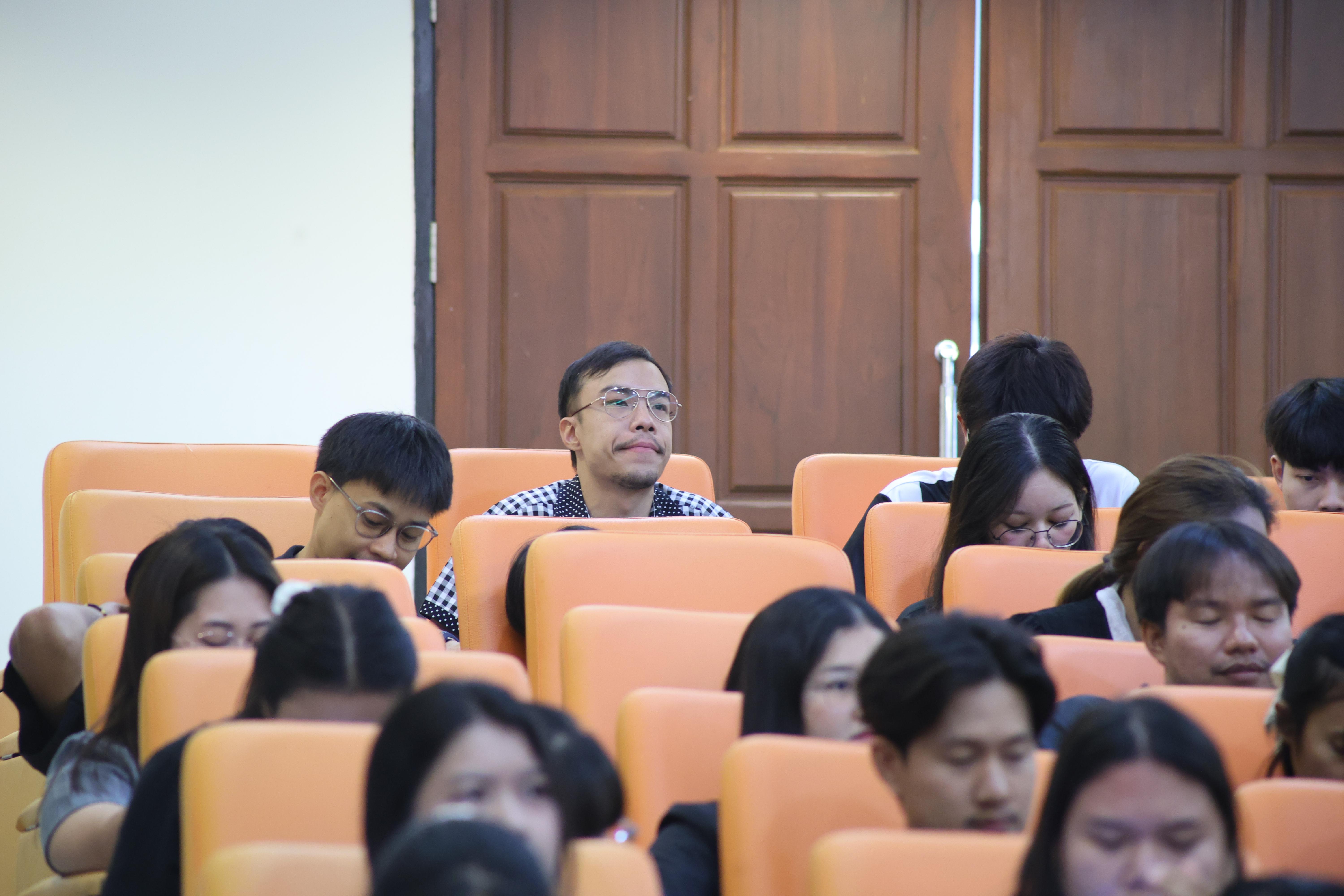 256. โครงการสัมมนาเป็นหมู่คณะพัฒนาทักษะการสอนและความเป็นครู และพัฒนาส่งเสริมด้านภาษาไทยและภาษาอังกฤษ