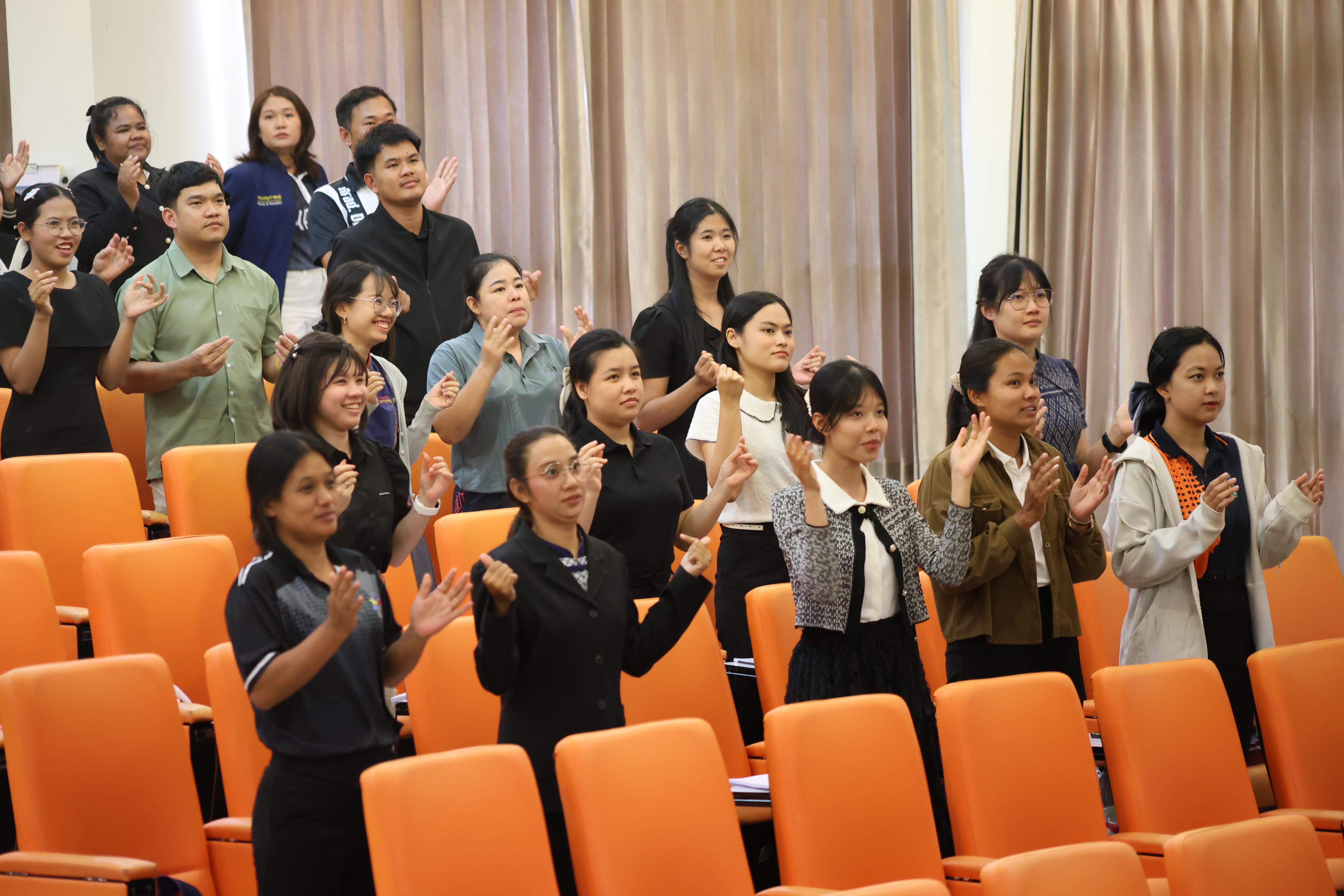 273. โครงการสัมมนาเป็นหมู่คณะพัฒนาทักษะการสอนและความเป็นครู และพัฒนาส่งเสริมด้านภาษาไทยและภาษาอังกฤษ