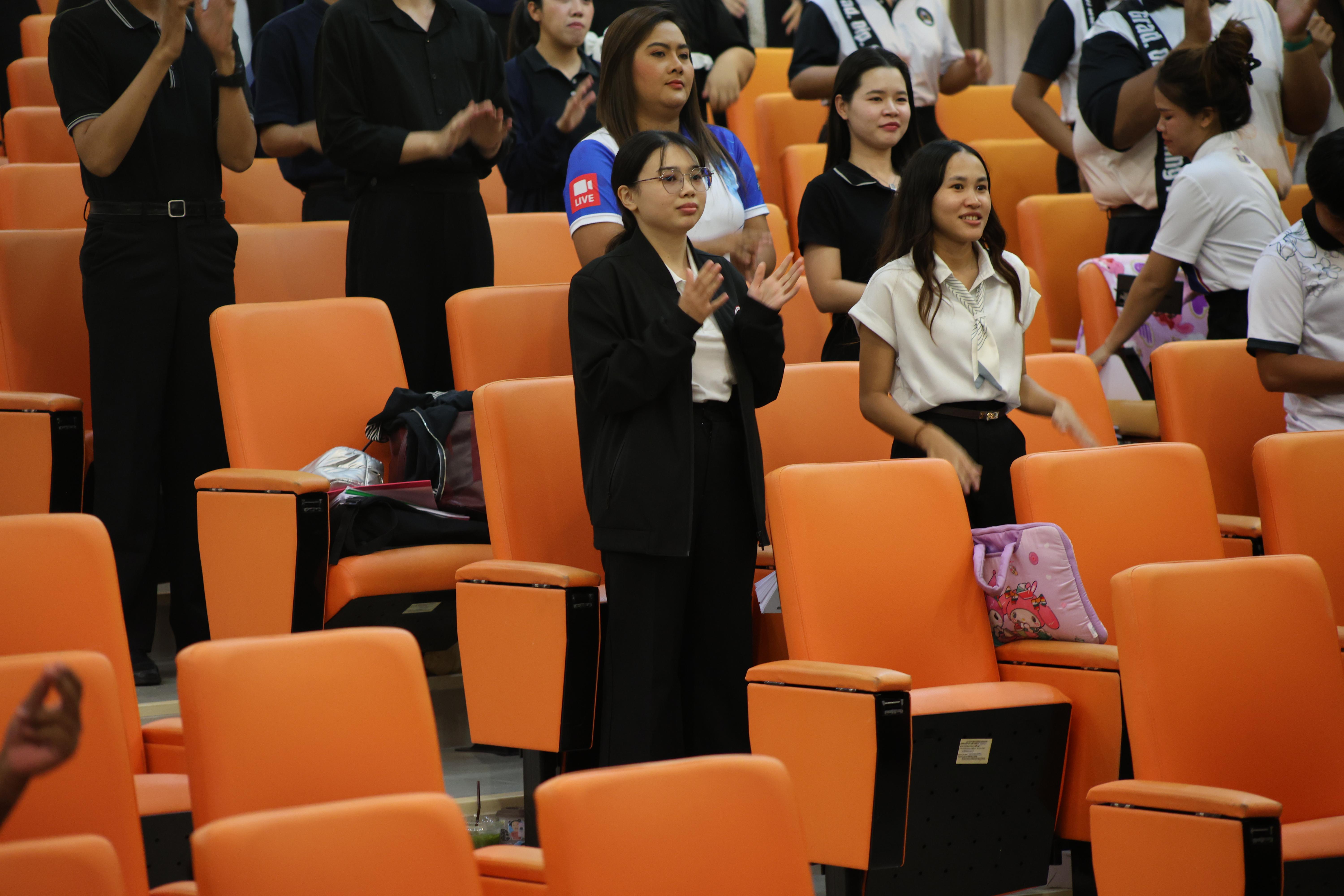274. โครงการสัมมนาเป็นหมู่คณะพัฒนาทักษะการสอนและความเป็นครู และพัฒนาส่งเสริมด้านภาษาไทยและภาษาอังกฤษ