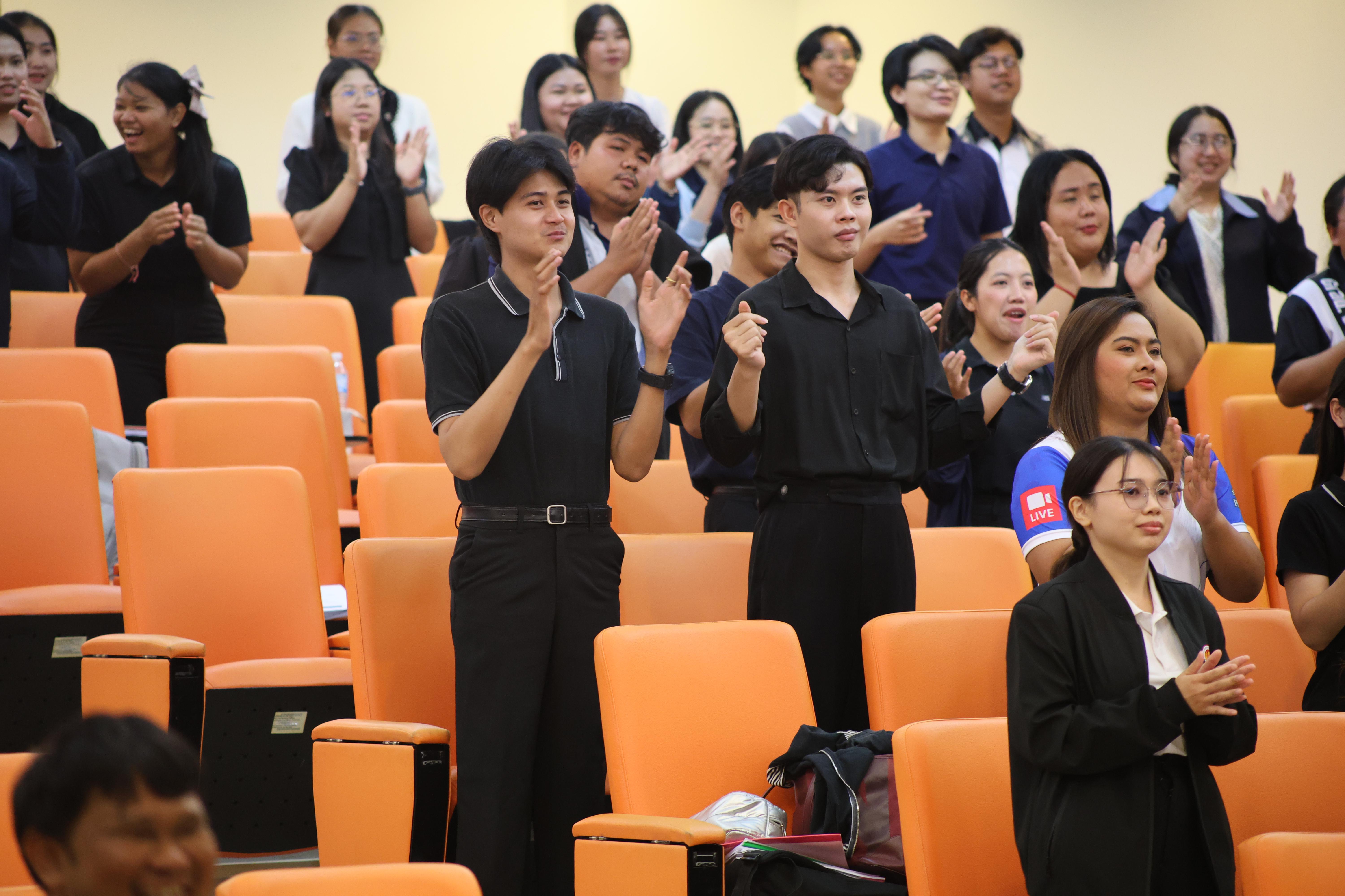 275. โครงการสัมมนาเป็นหมู่คณะพัฒนาทักษะการสอนและความเป็นครู และพัฒนาส่งเสริมด้านภาษาไทยและภาษาอังกฤษ