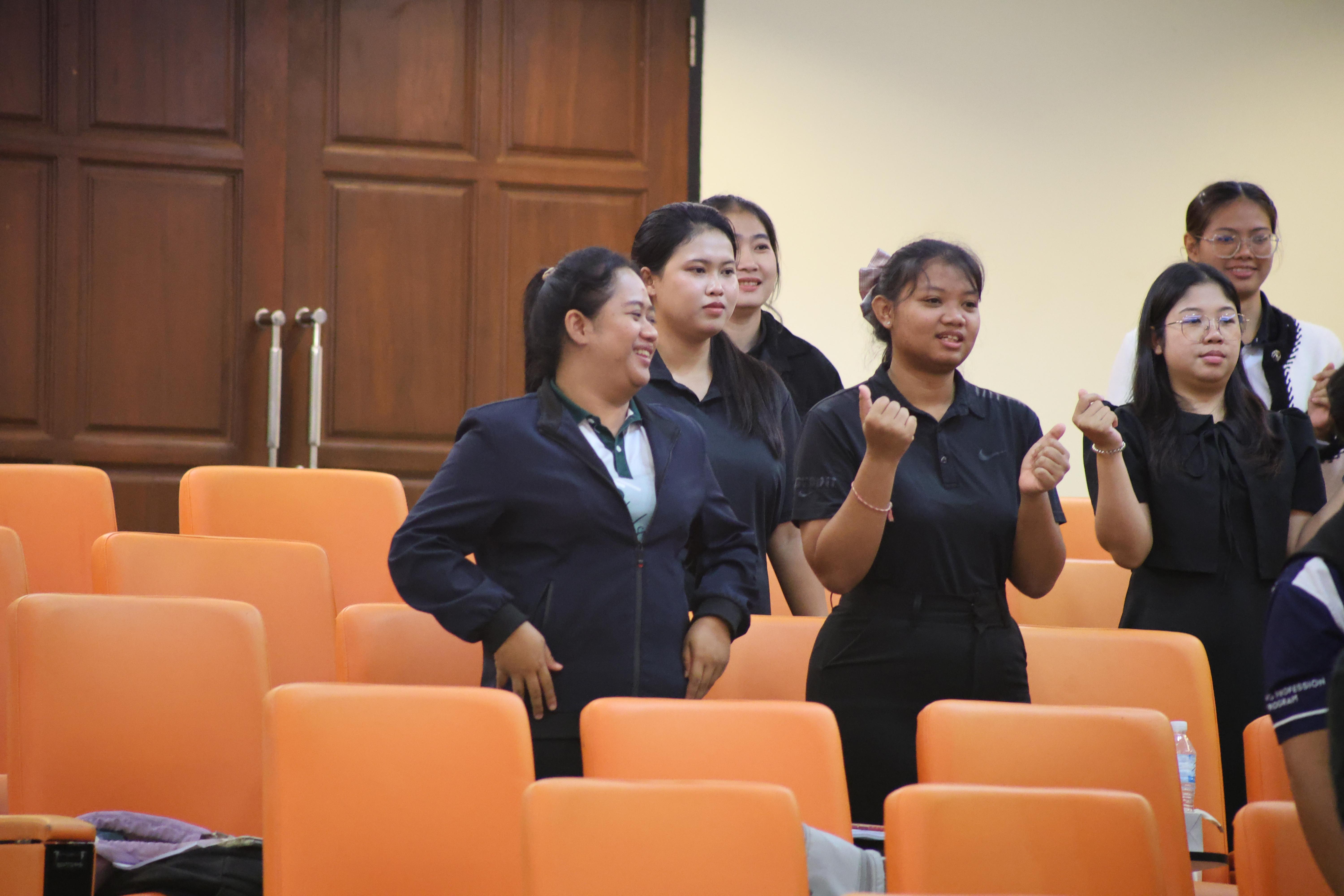 280. โครงการสัมมนาเป็นหมู่คณะพัฒนาทักษะการสอนและความเป็นครู และพัฒนาส่งเสริมด้านภาษาไทยและภาษาอังกฤษ