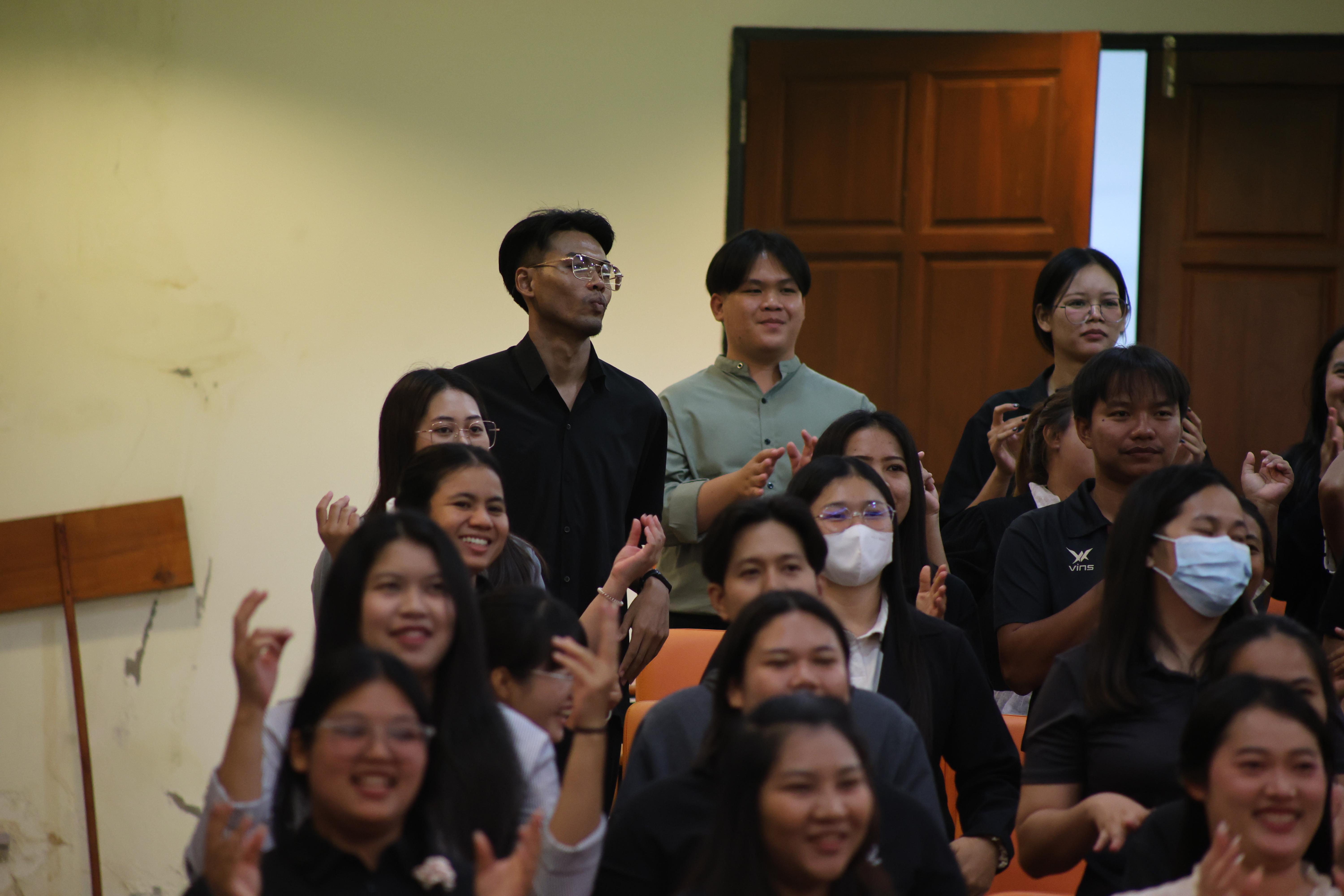 292. โครงการสัมมนาเป็นหมู่คณะพัฒนาทักษะการสอนและความเป็นครู และพัฒนาส่งเสริมด้านภาษาไทยและภาษาอังกฤษ