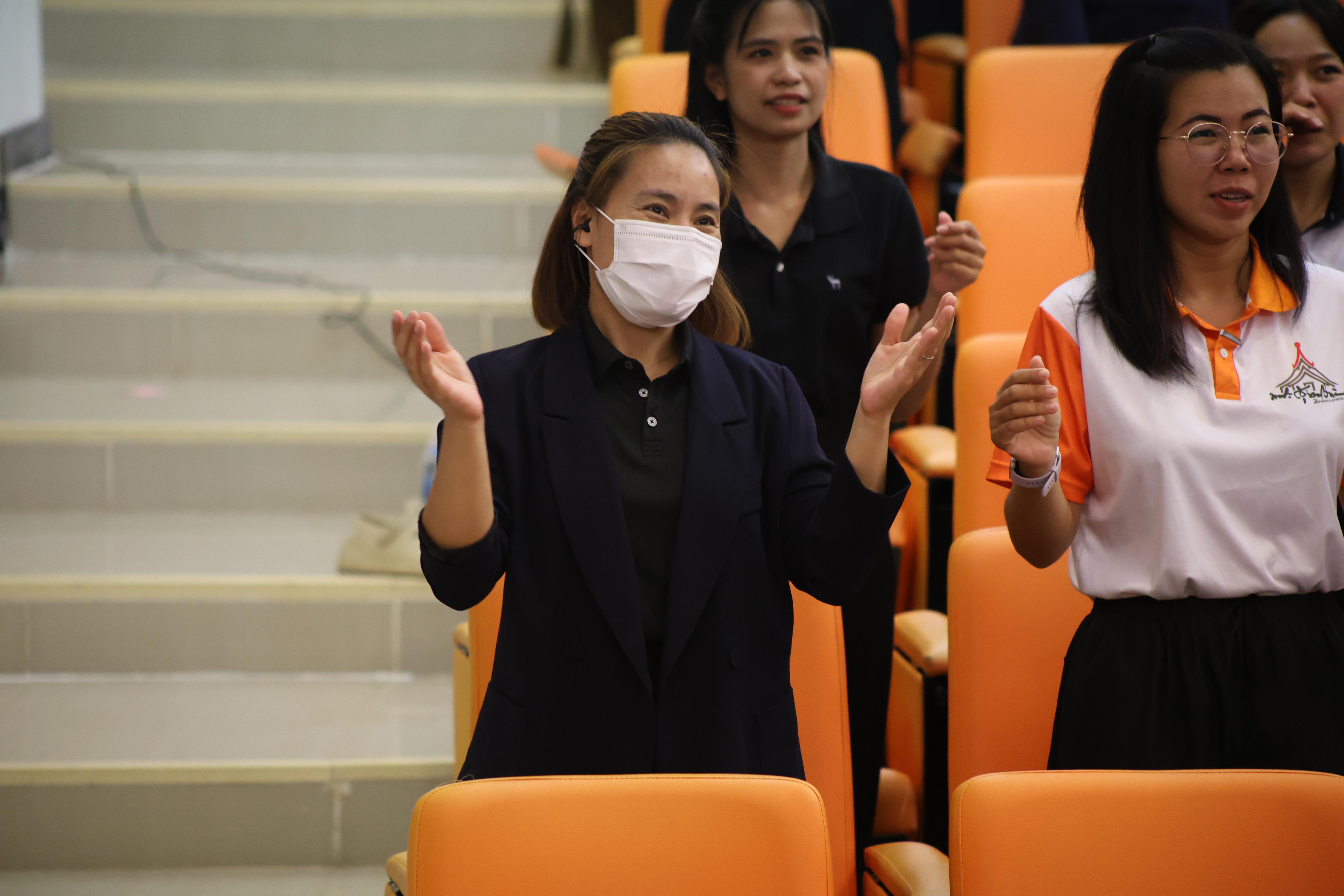 293. โครงการสัมมนาเป็นหมู่คณะพัฒนาทักษะการสอนและความเป็นครู และพัฒนาส่งเสริมด้านภาษาไทยและภาษาอังกฤษ