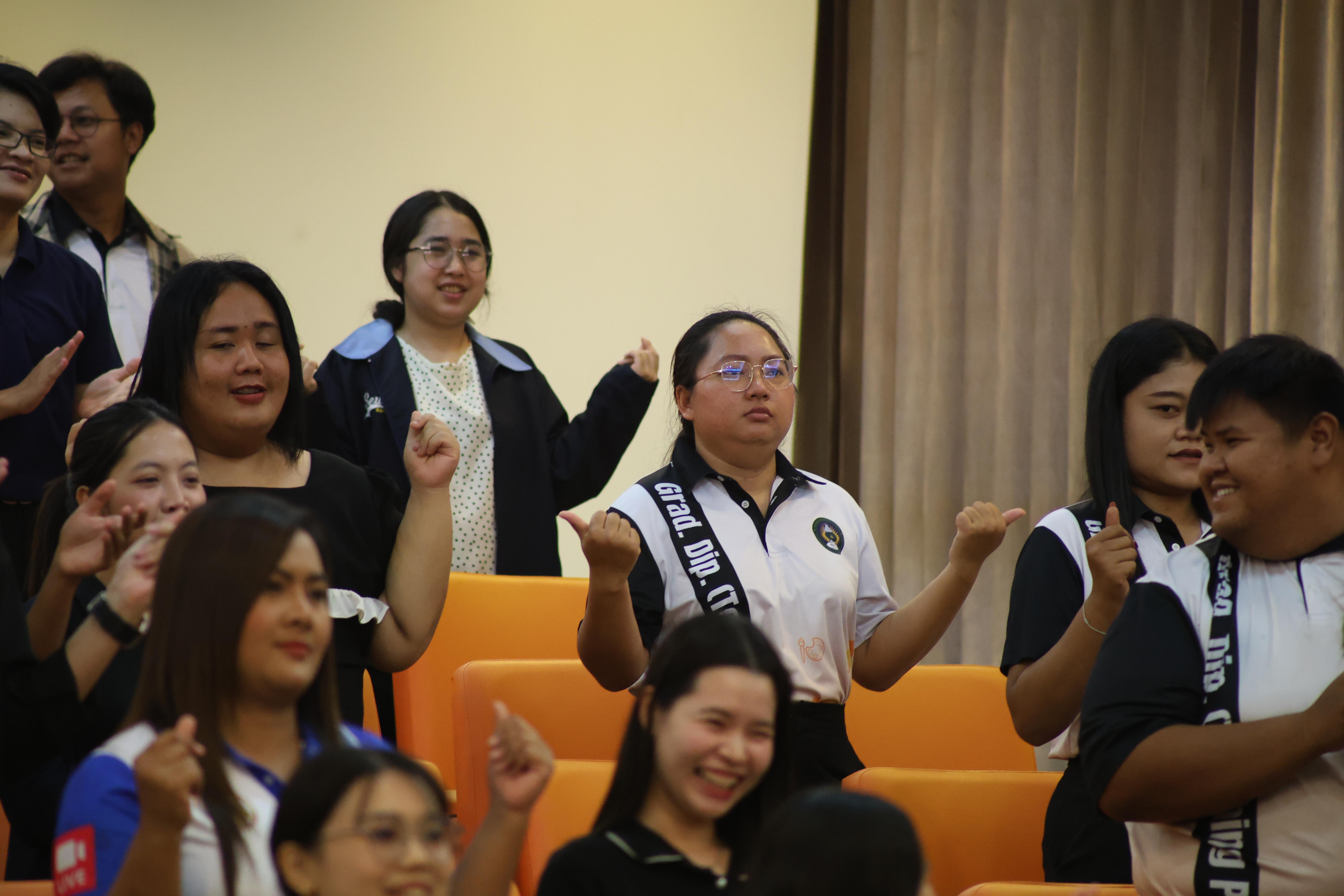 297. โครงการสัมมนาเป็นหมู่คณะพัฒนาทักษะการสอนและความเป็นครู และพัฒนาส่งเสริมด้านภาษาไทยและภาษาอังกฤษ