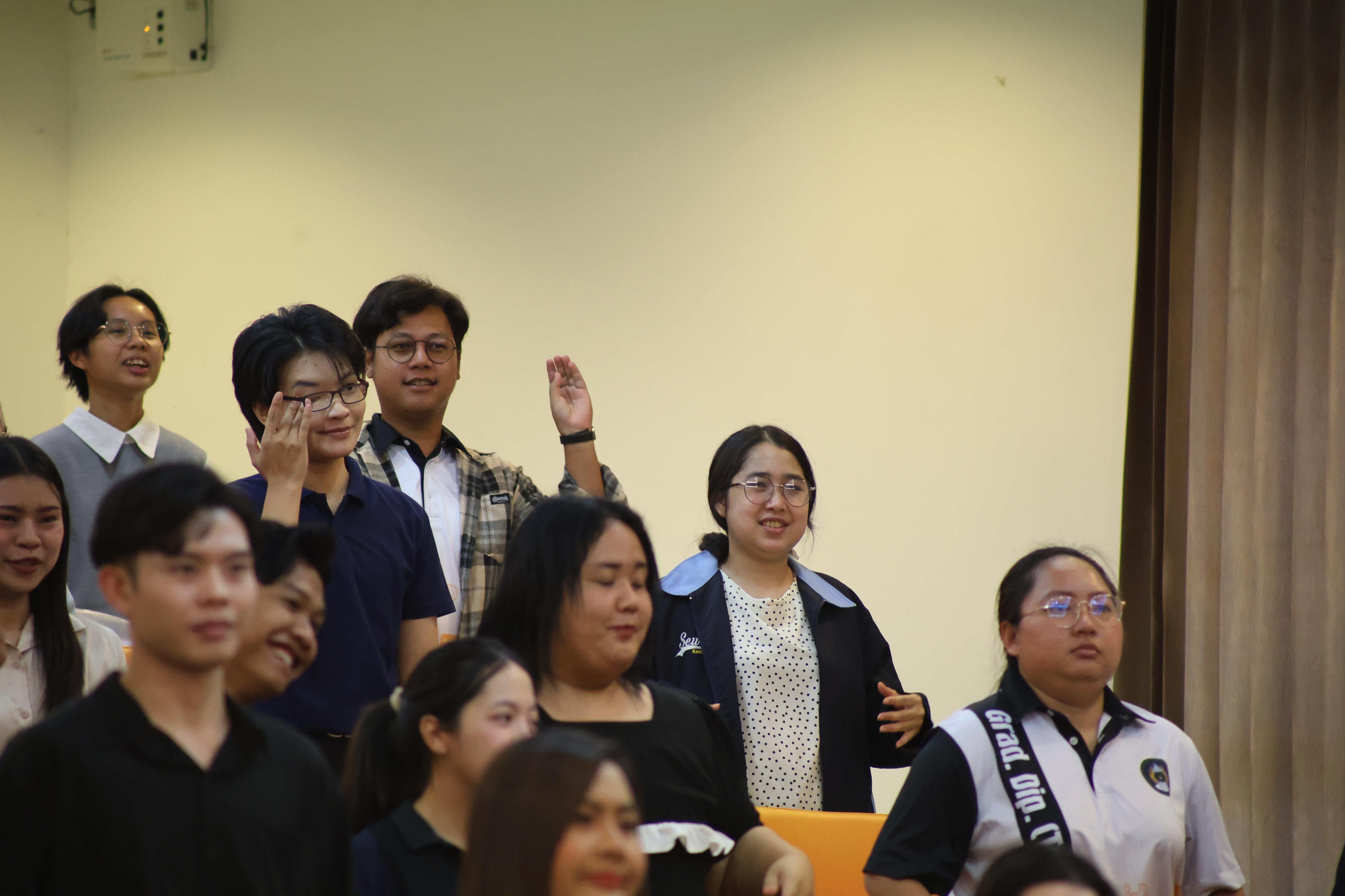 298. โครงการสัมมนาเป็นหมู่คณะพัฒนาทักษะการสอนและความเป็นครู และพัฒนาส่งเสริมด้านภาษาไทยและภาษาอังกฤษ