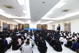 1. ฝ่ายฝึกประสบการณ์วิชาชีพครู พบนักศึกษาชั้นปีที่1