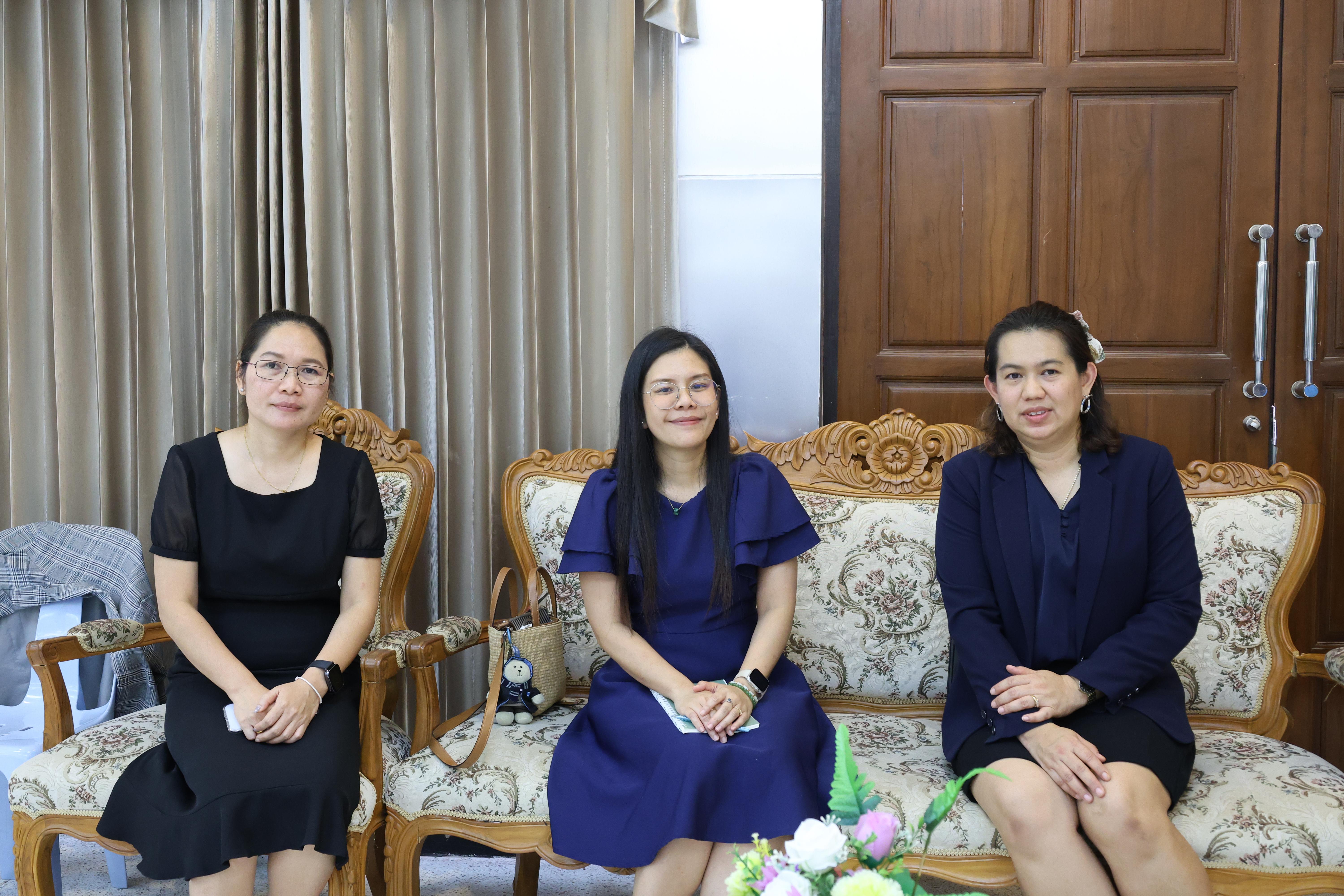 7. ฝ่ายฝึกประสบการณ์วิชาชีพครู พบนักศึกษาชั้นปีที่1