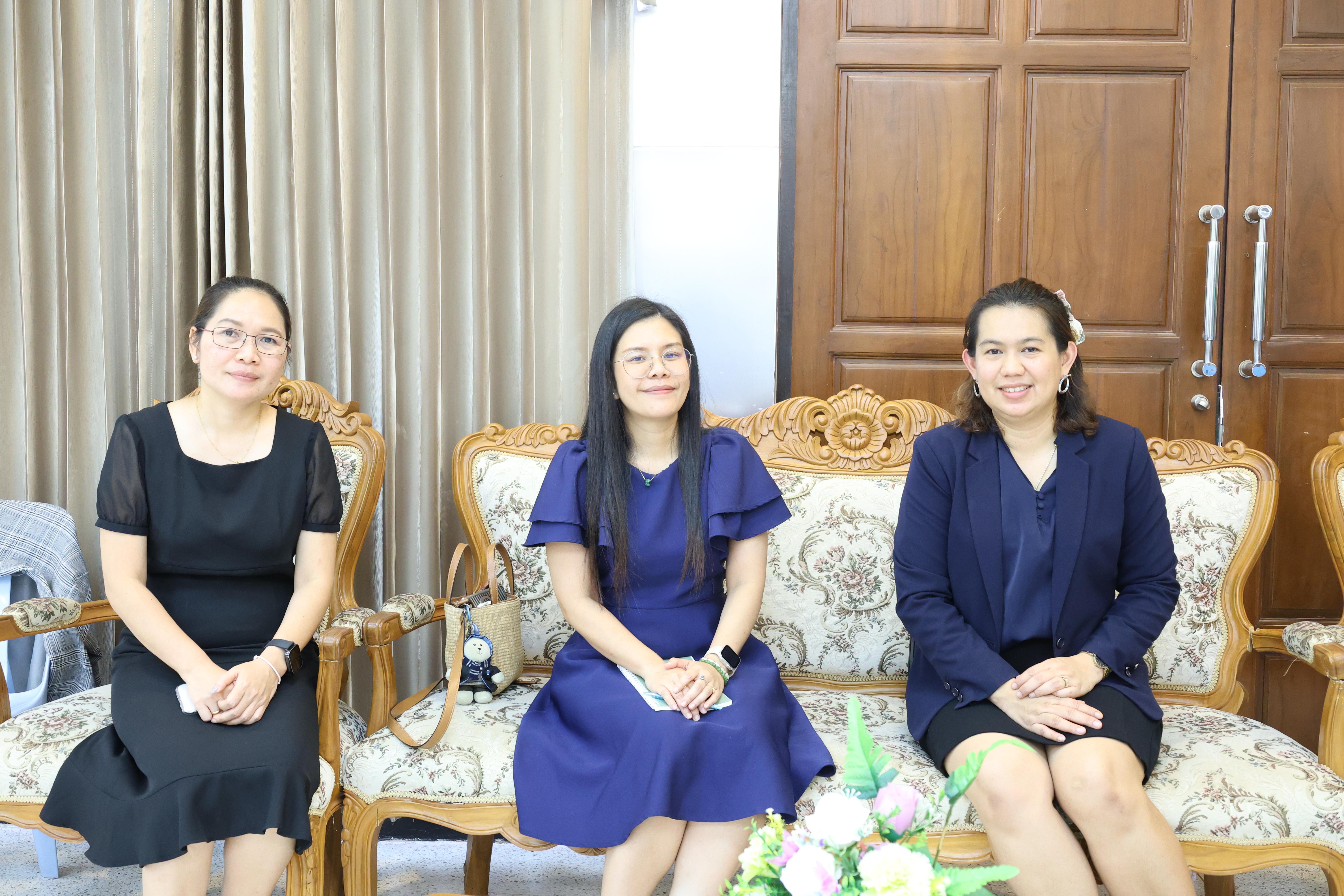 8. ฝ่ายฝึกประสบการณ์วิชาชีพครู พบนักศึกษาชั้นปีที่1