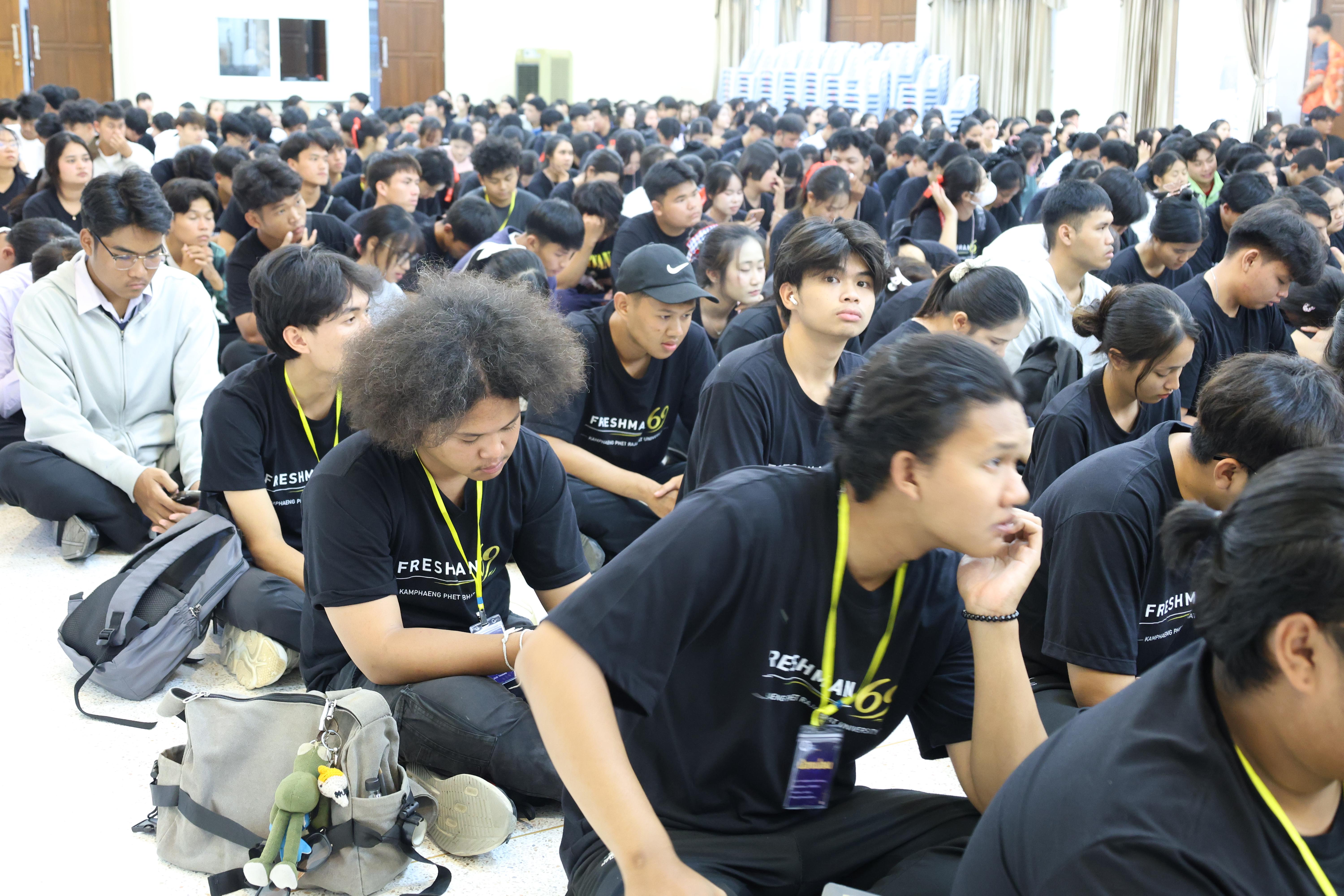19. ฝ่ายฝึกประสบการณ์วิชาชีพครู พบนักศึกษาชั้นปีที่1