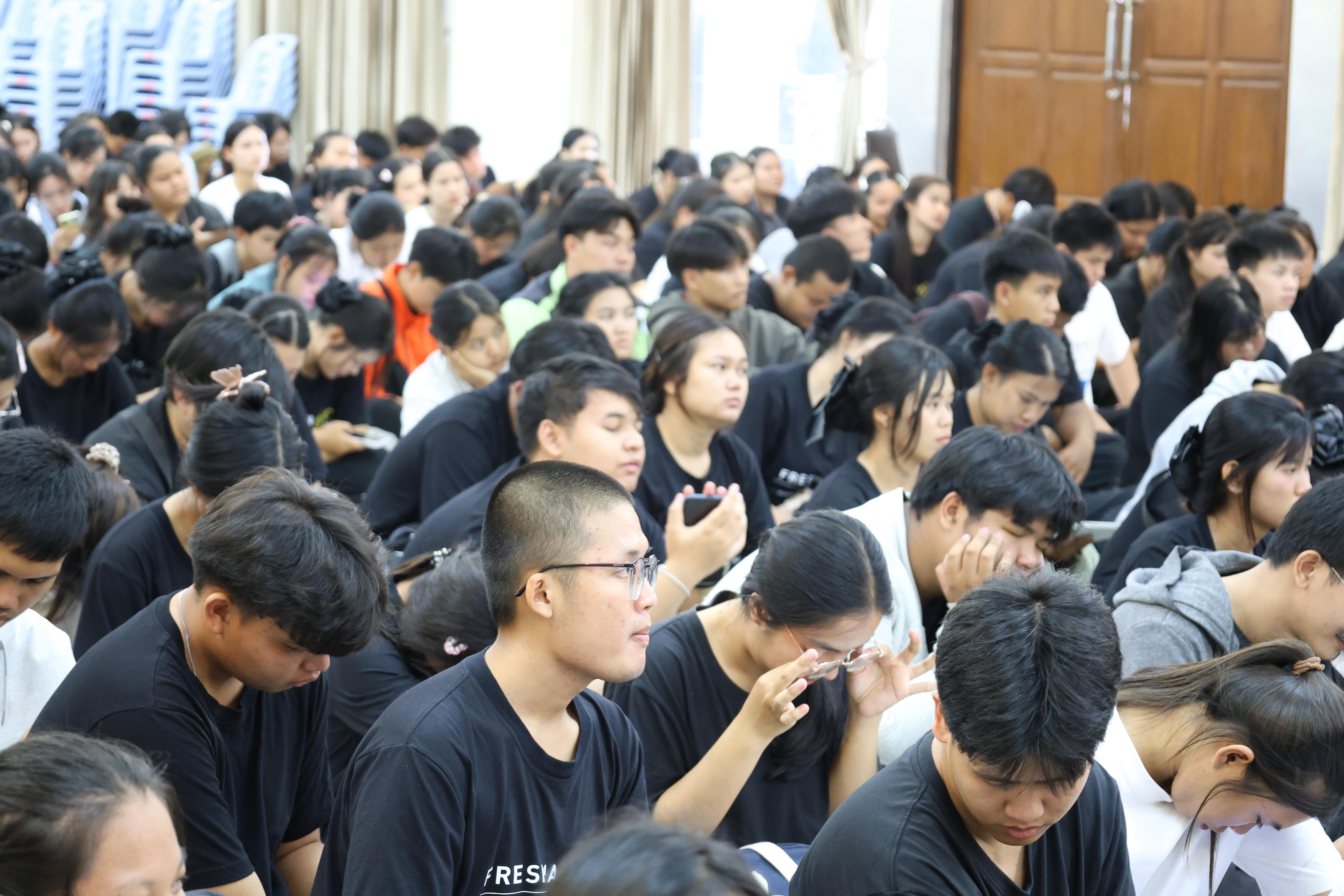 23. ฝ่ายฝึกประสบการณ์วิชาชีพครู พบนักศึกษาชั้นปีที่1