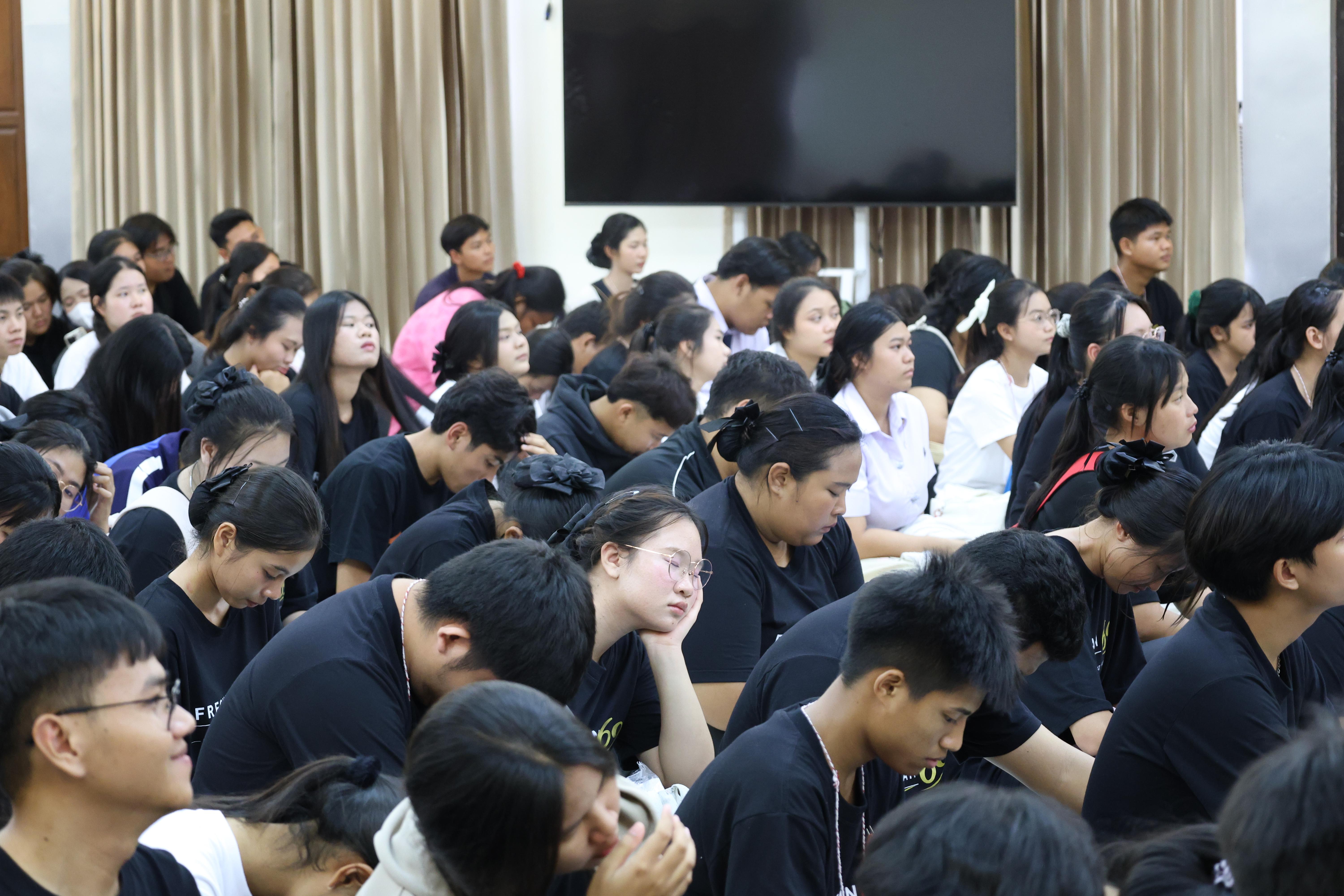 24. ฝ่ายฝึกประสบการณ์วิชาชีพครู พบนักศึกษาชั้นปีที่1