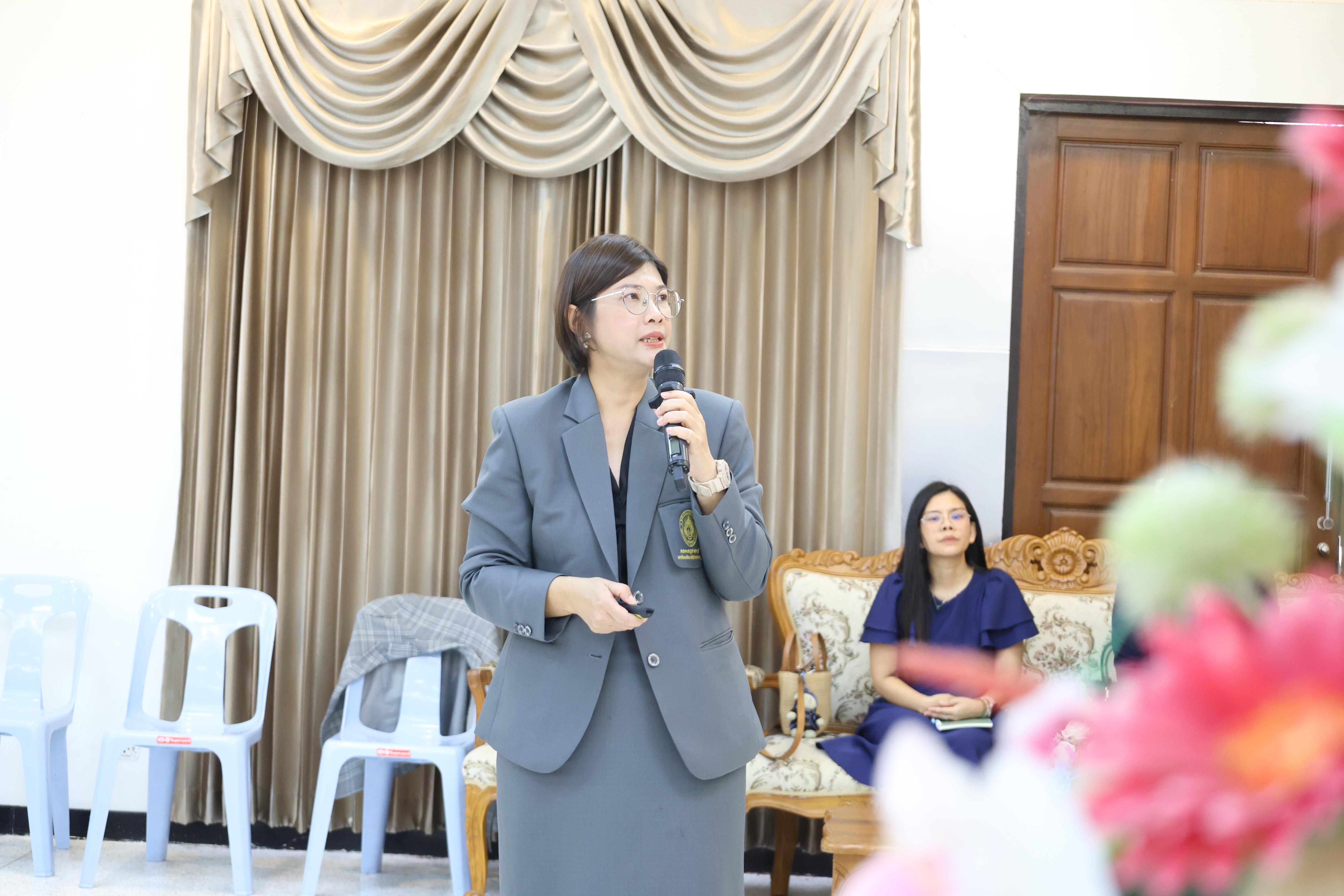 26. ฝ่ายฝึกประสบการณ์วิชาชีพครู พบนักศึกษาชั้นปีที่1