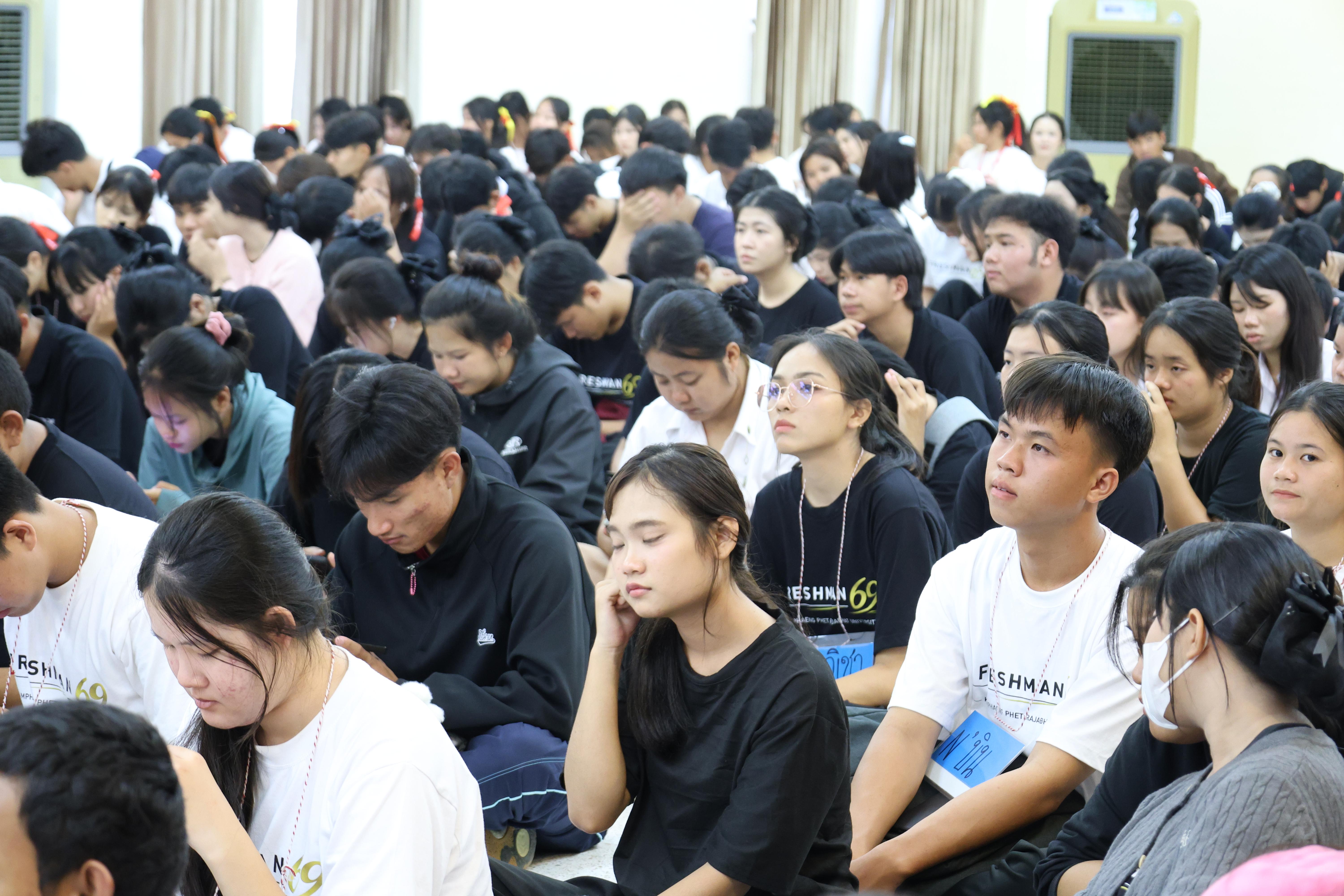 35. ฝ่ายฝึกประสบการณ์วิชาชีพครู พบนักศึกษาชั้นปีที่1