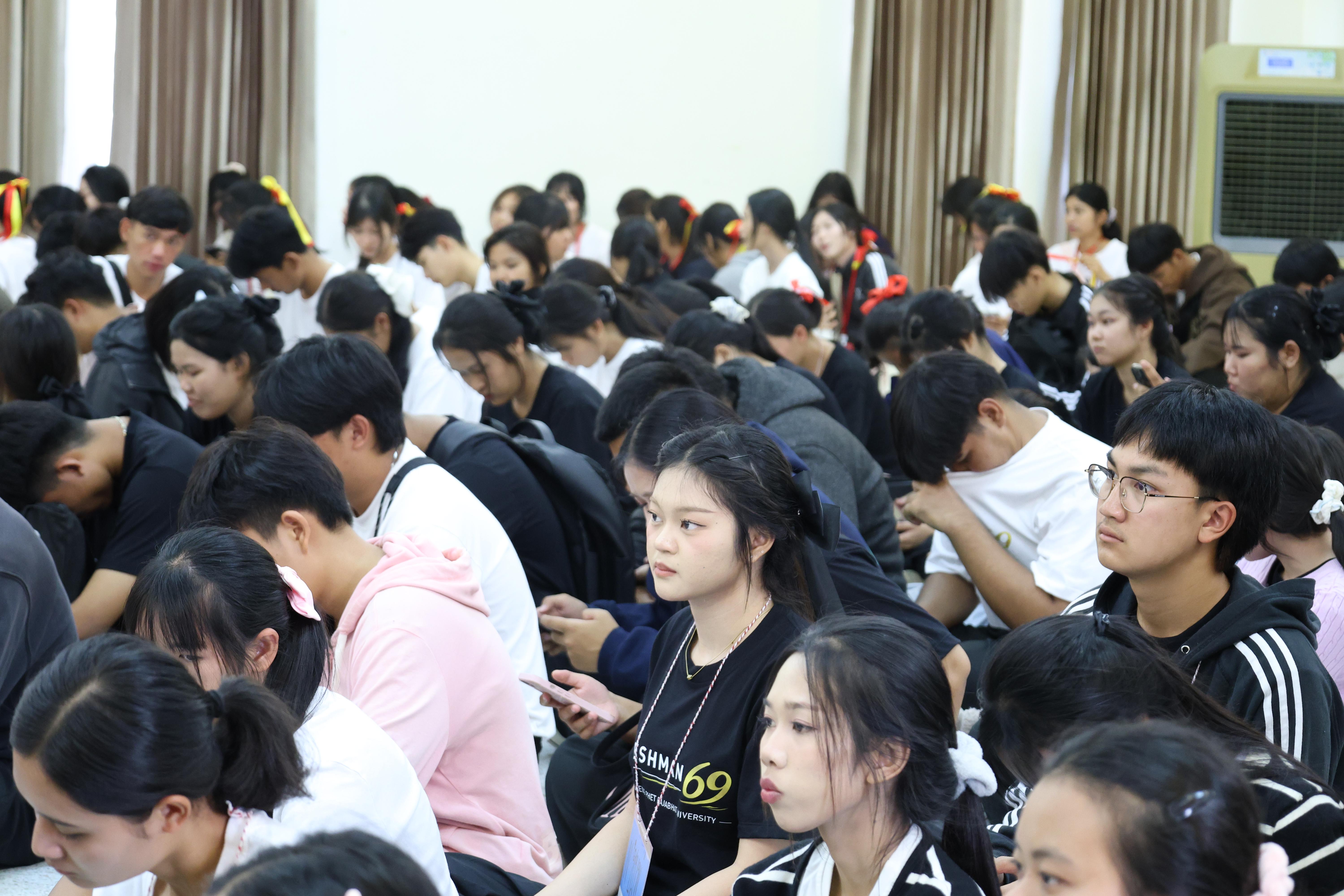 42. ฝ่ายฝึกประสบการณ์วิชาชีพครู พบนักศึกษาชั้นปีที่1
