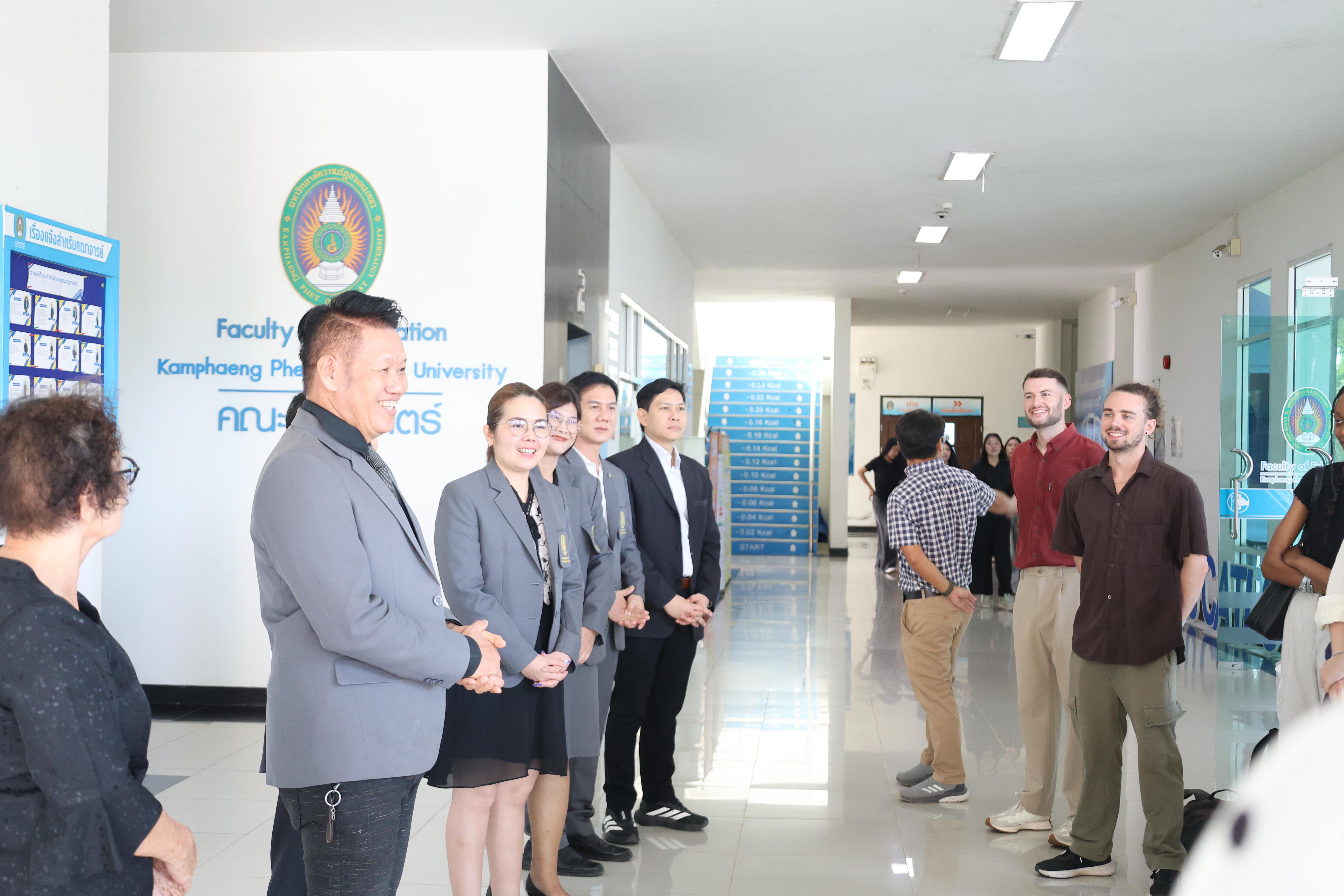1. กิจกรรมพัฒนาภาษาอังกฤษสำหรับนักศึกษาครูโดย Gotoco