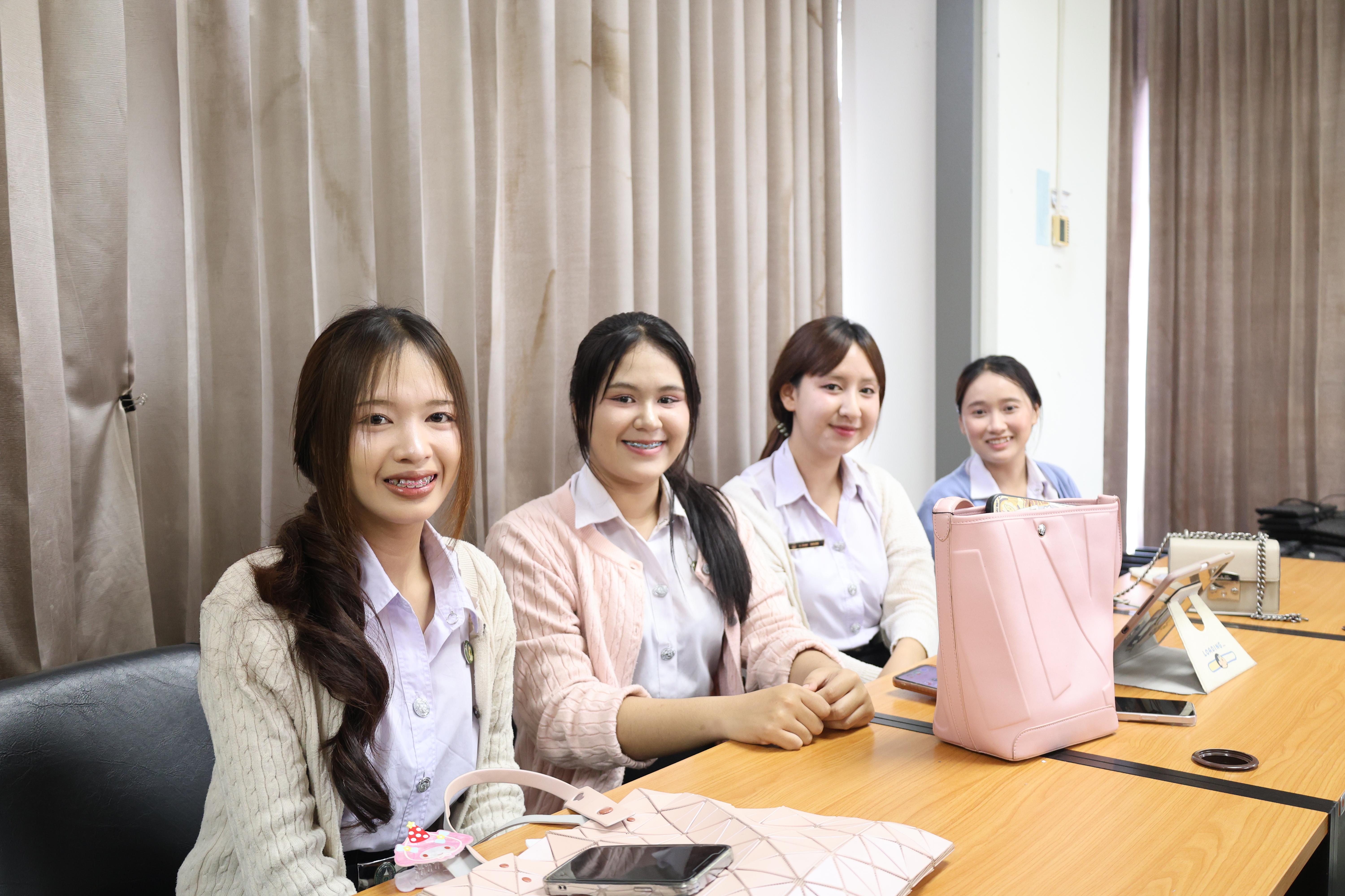 34. กิจกรรมพัฒนาภาษาอังกฤษสำหรับนักศึกษาครูโดย Gotoco