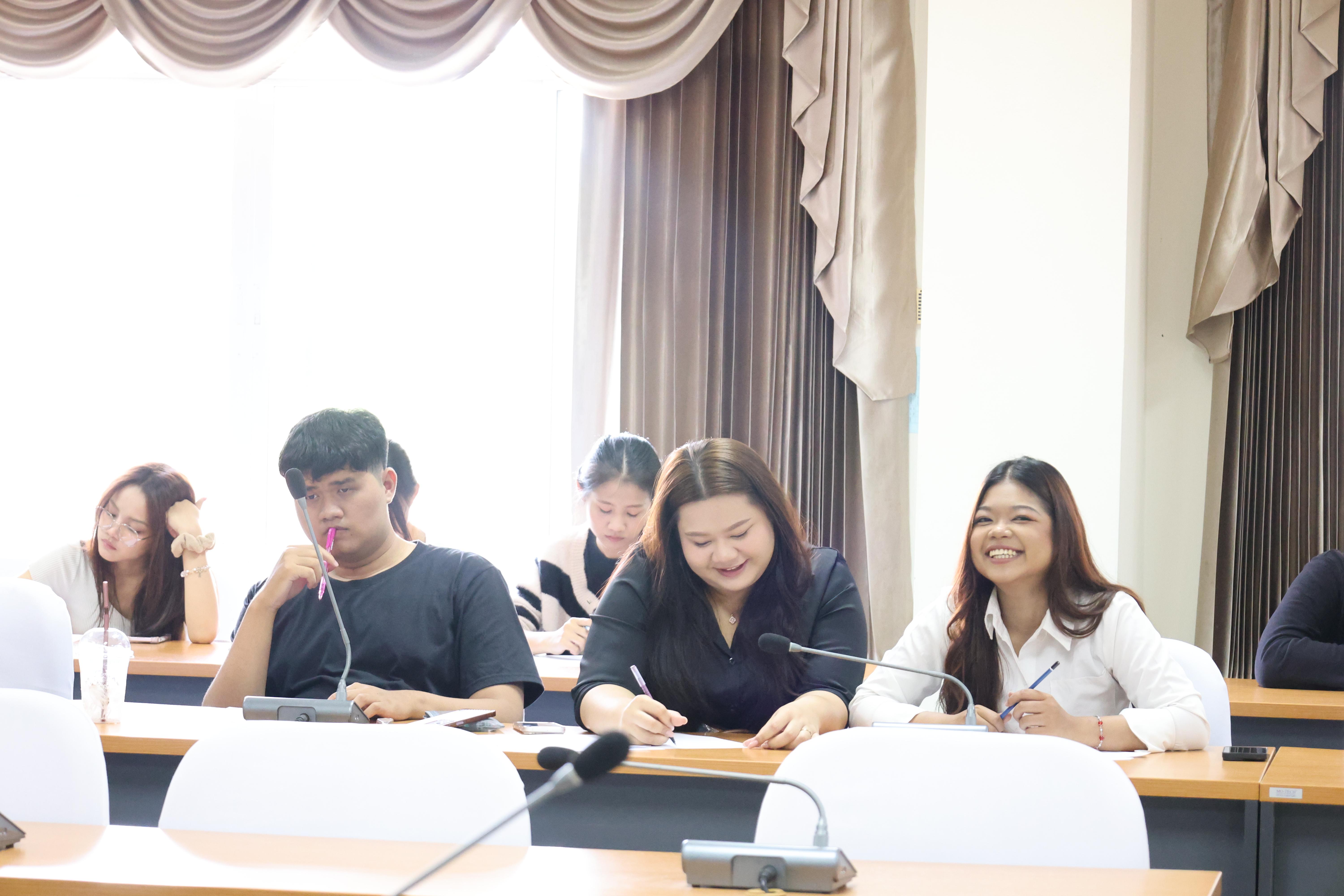 42. กิจกรรมพัฒนาภาษาอังกฤษสำหรับนักศึกษาครูโดย Gotoco