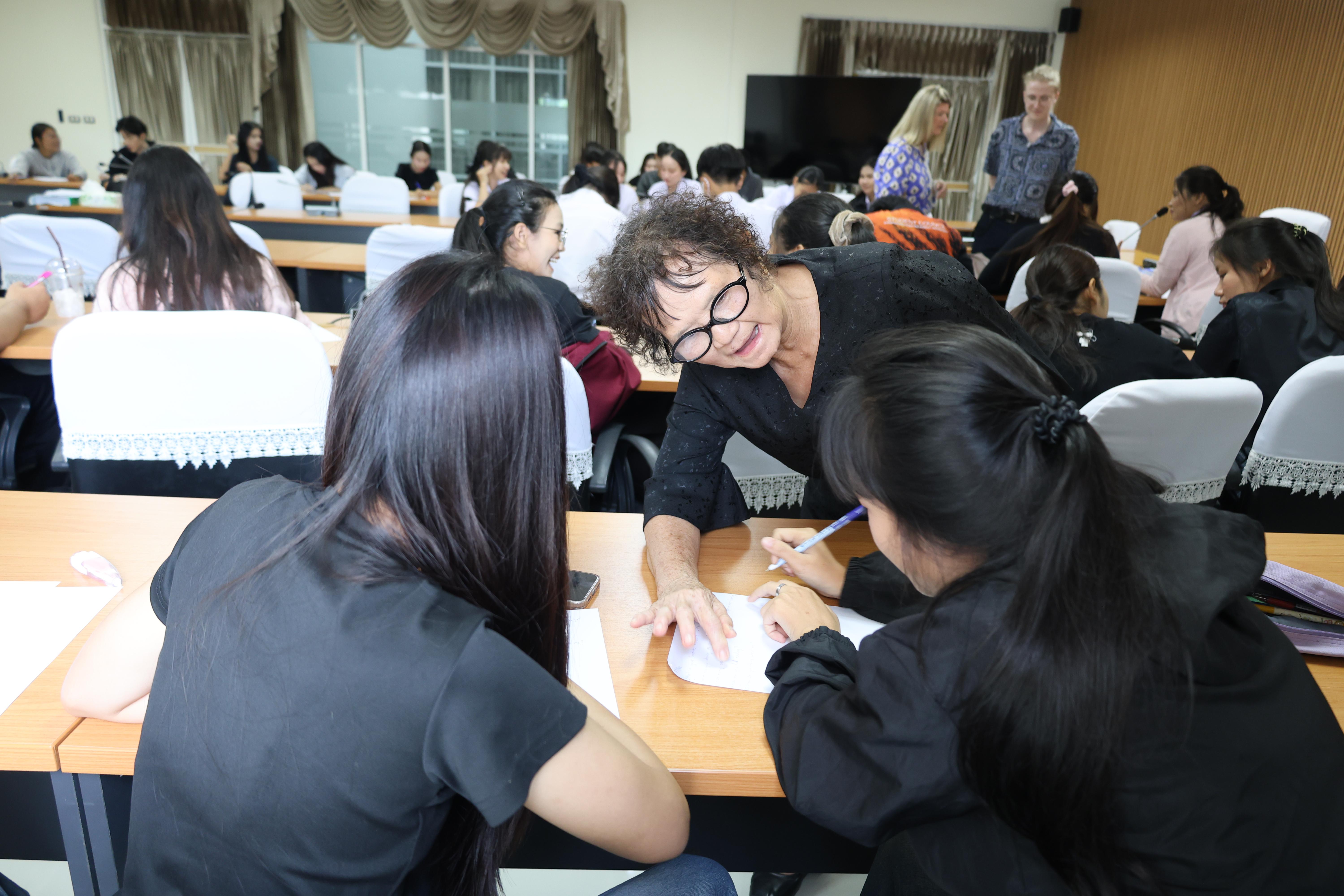 59. กิจกรรมพัฒนาภาษาอังกฤษสำหรับนักศึกษาครูโดย Gotoco