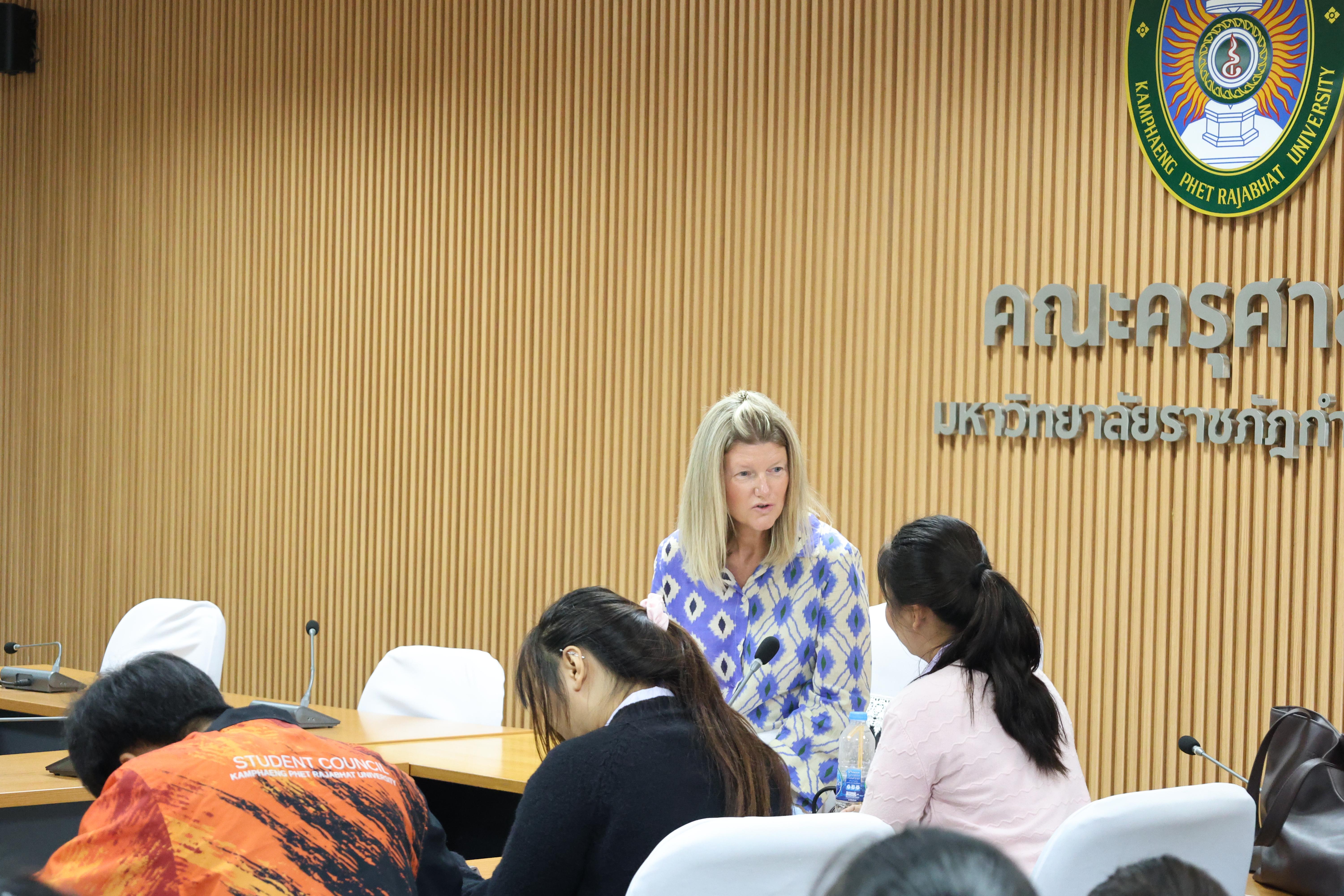 61. กิจกรรมพัฒนาภาษาอังกฤษสำหรับนักศึกษาครูโดย Gotoco