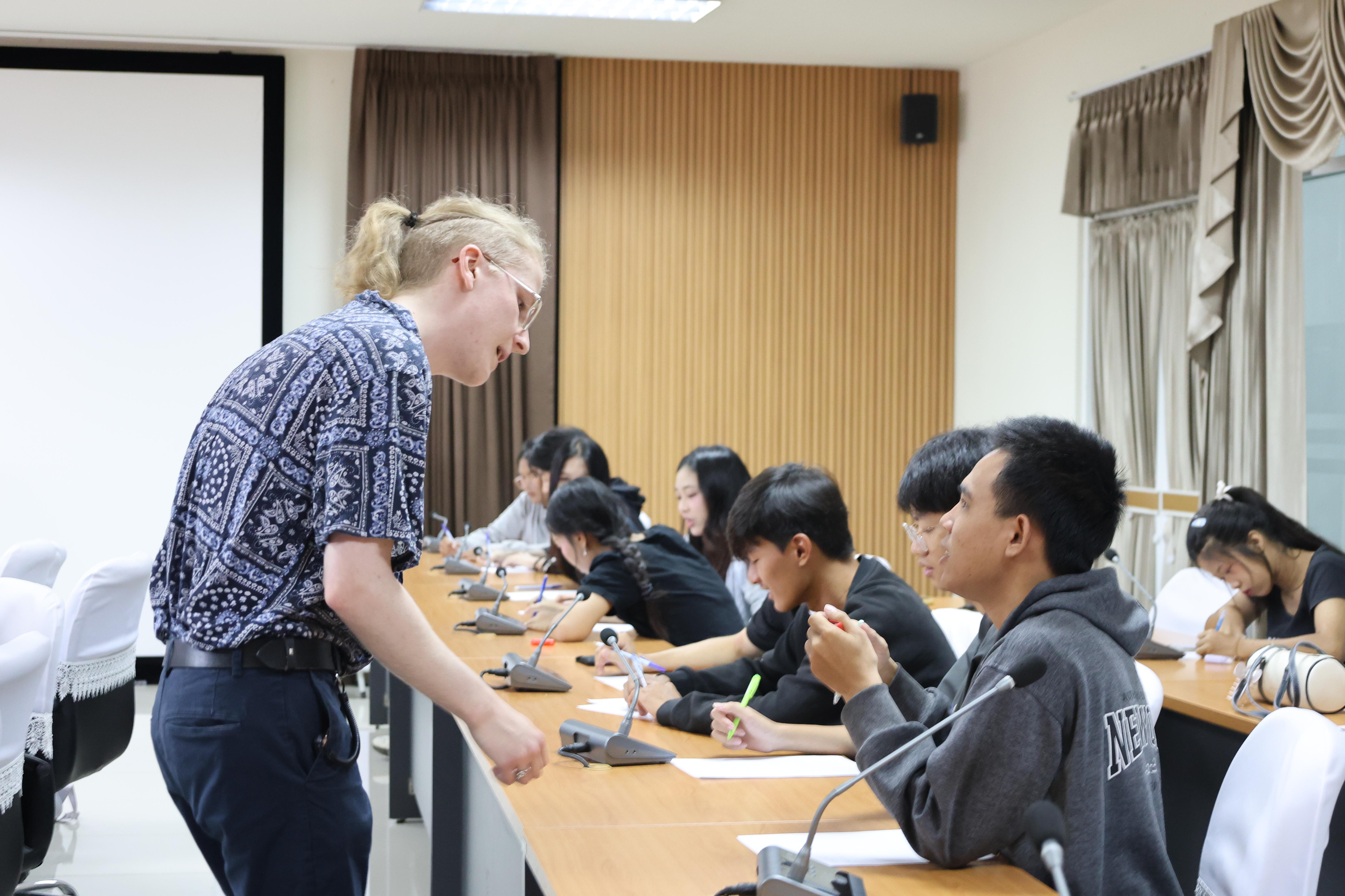63. กิจกรรมพัฒนาภาษาอังกฤษสำหรับนักศึกษาครูโดย Gotoco