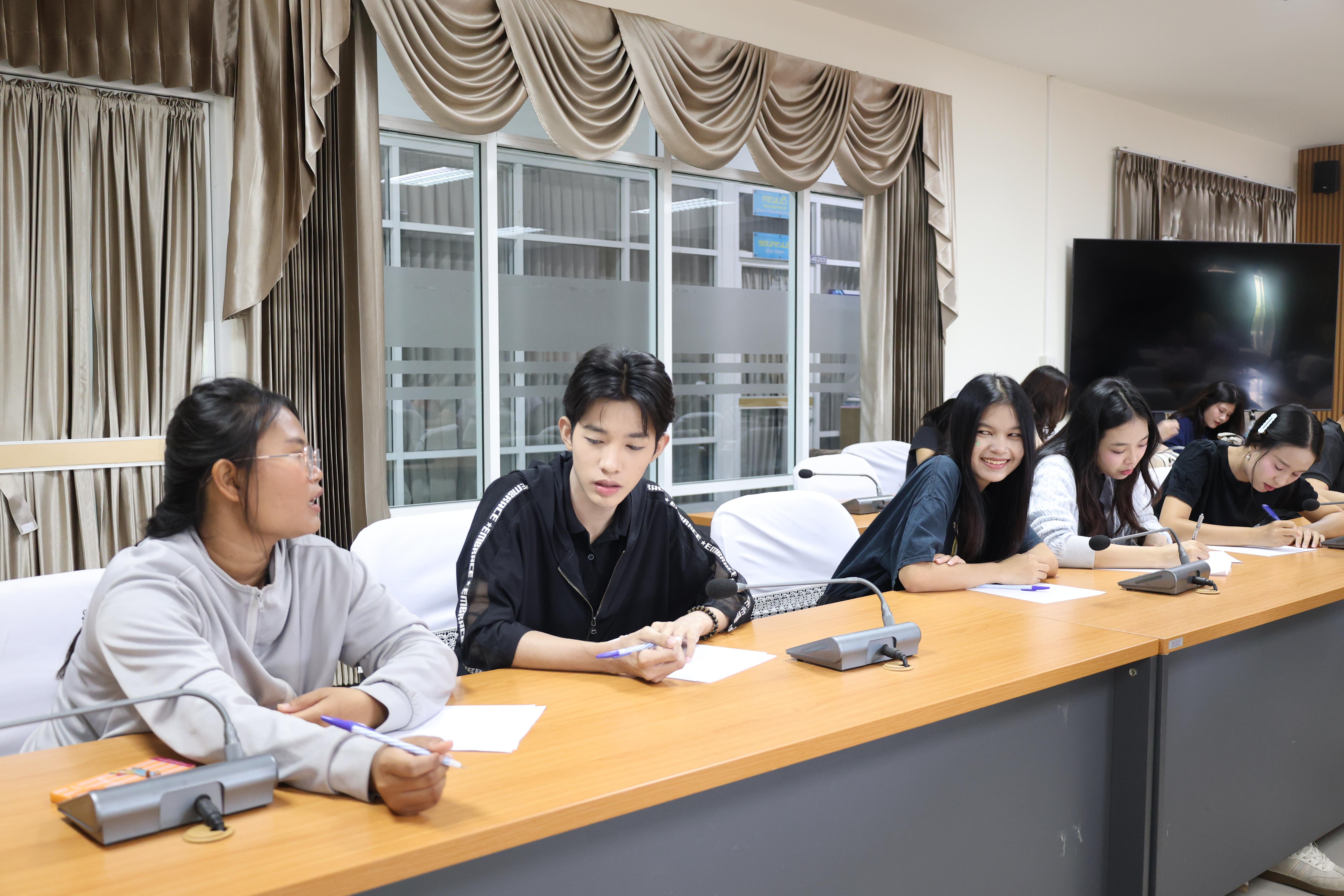 67. กิจกรรมพัฒนาภาษาอังกฤษสำหรับนักศึกษาครูโดย Gotoco