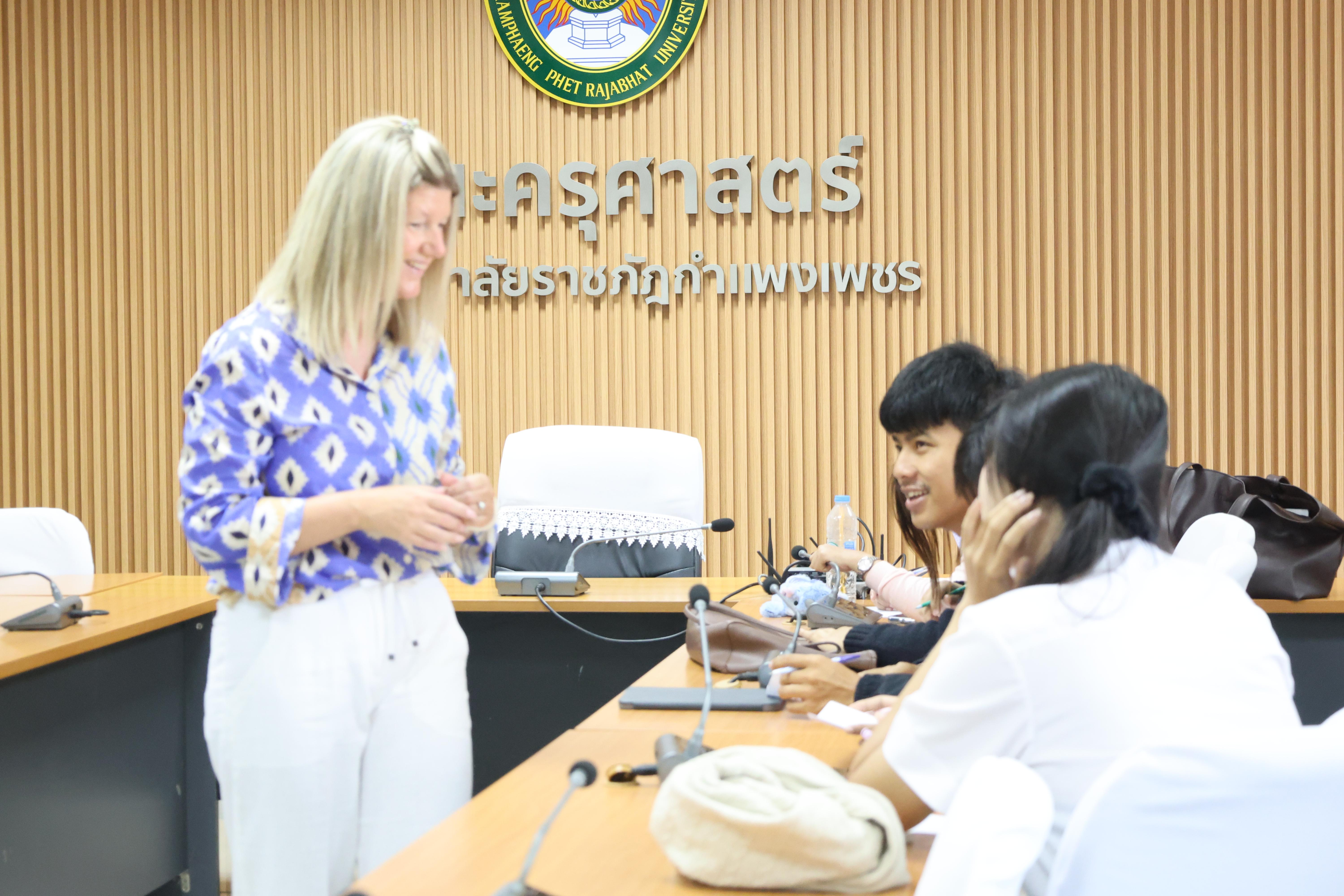 73. กิจกรรมพัฒนาภาษาอังกฤษสำหรับนักศึกษาครูโดย Gotoco