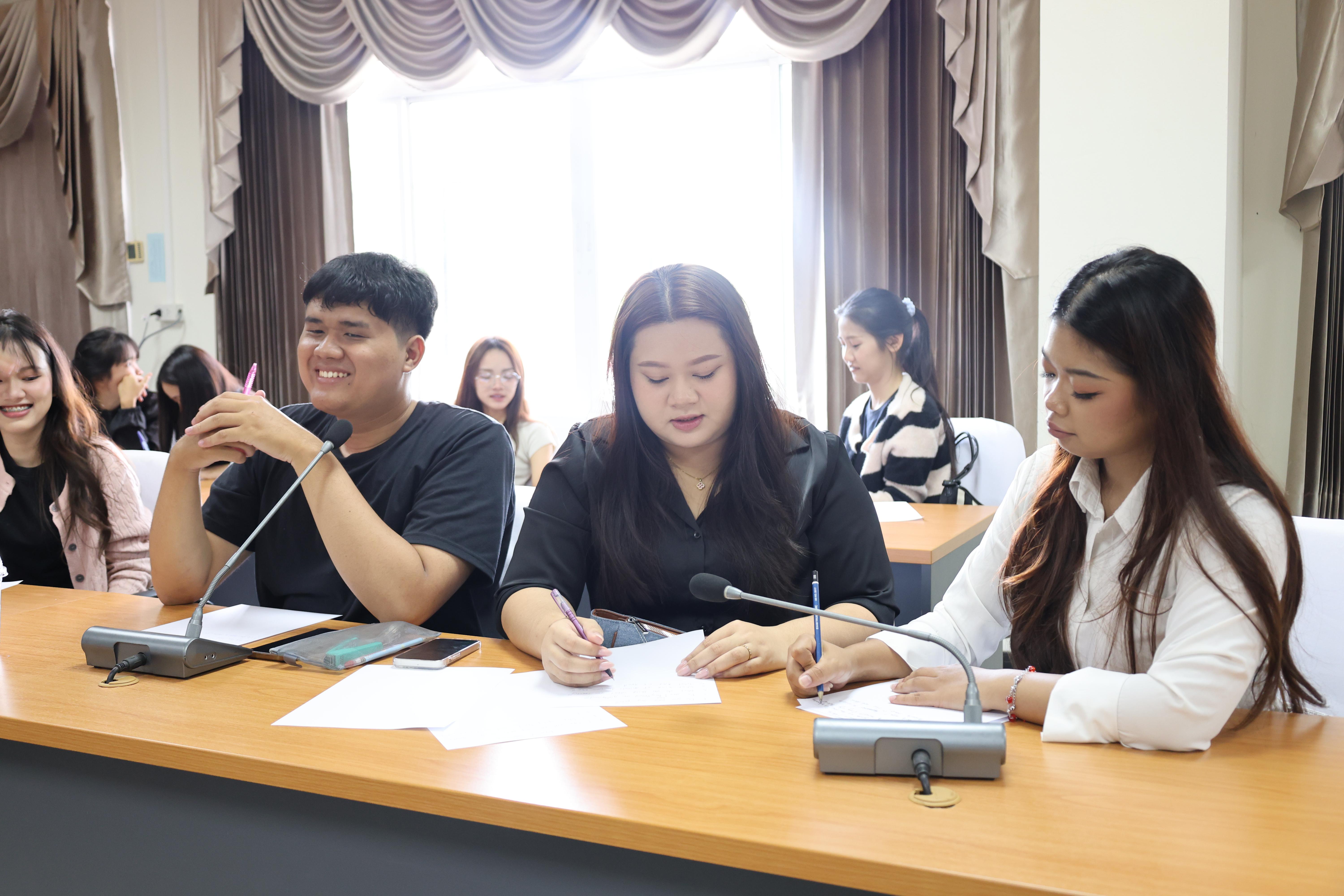 77. กิจกรรมพัฒนาภาษาอังกฤษสำหรับนักศึกษาครูโดย Gotoco