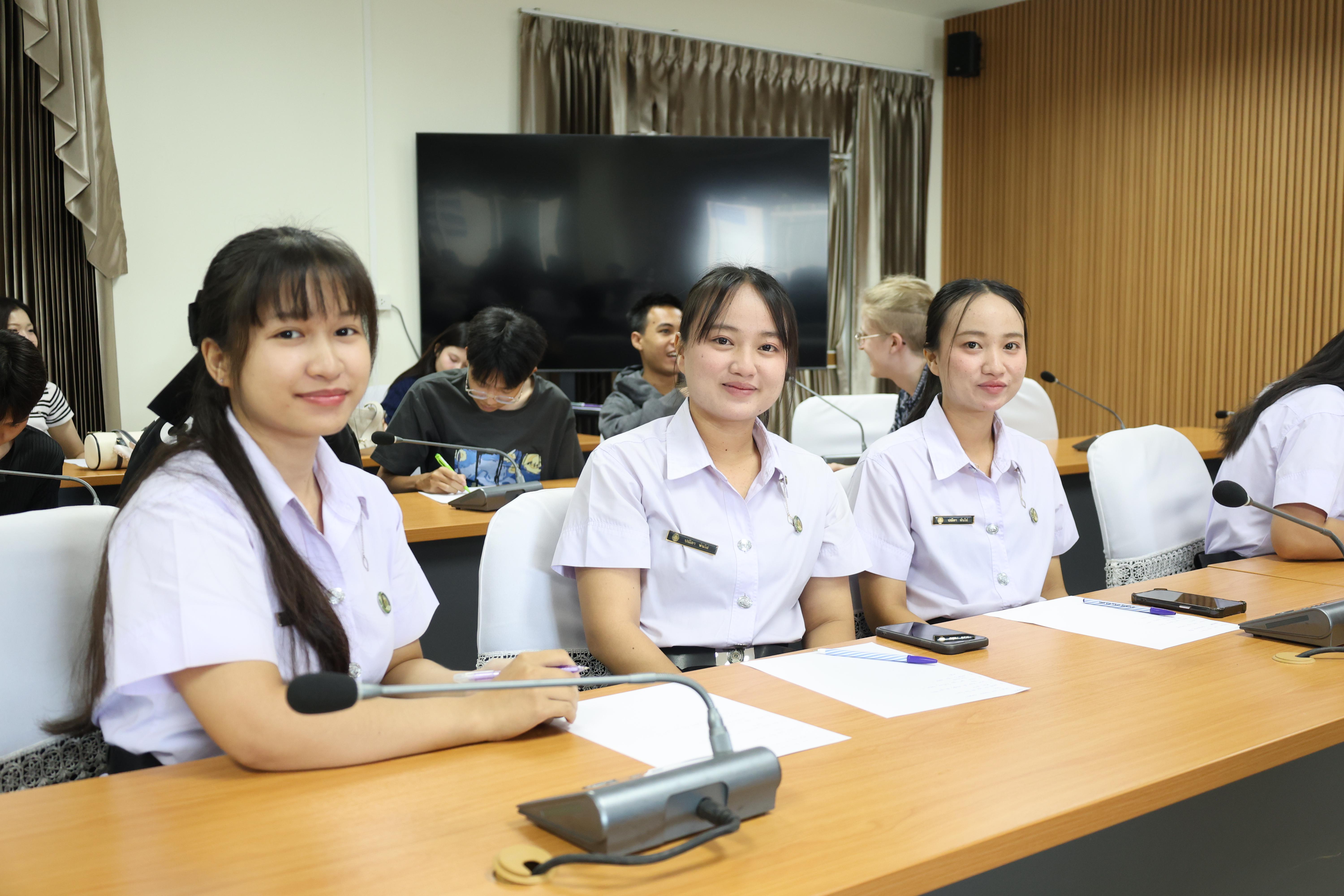 80. กิจกรรมพัฒนาภาษาอังกฤษสำหรับนักศึกษาครูโดย Gotoco