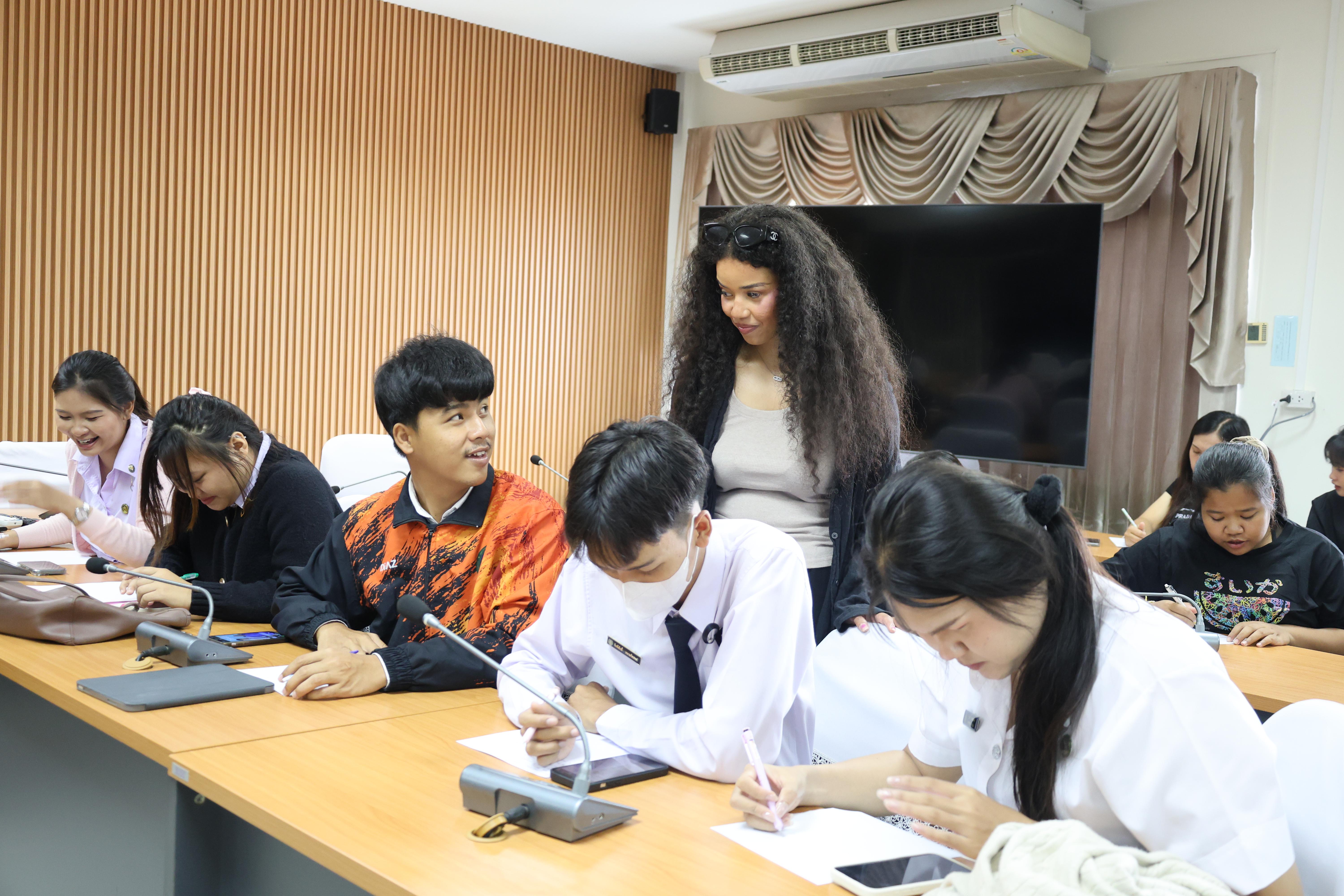 81. กิจกรรมพัฒนาภาษาอังกฤษสำหรับนักศึกษาครูโดย Gotoco