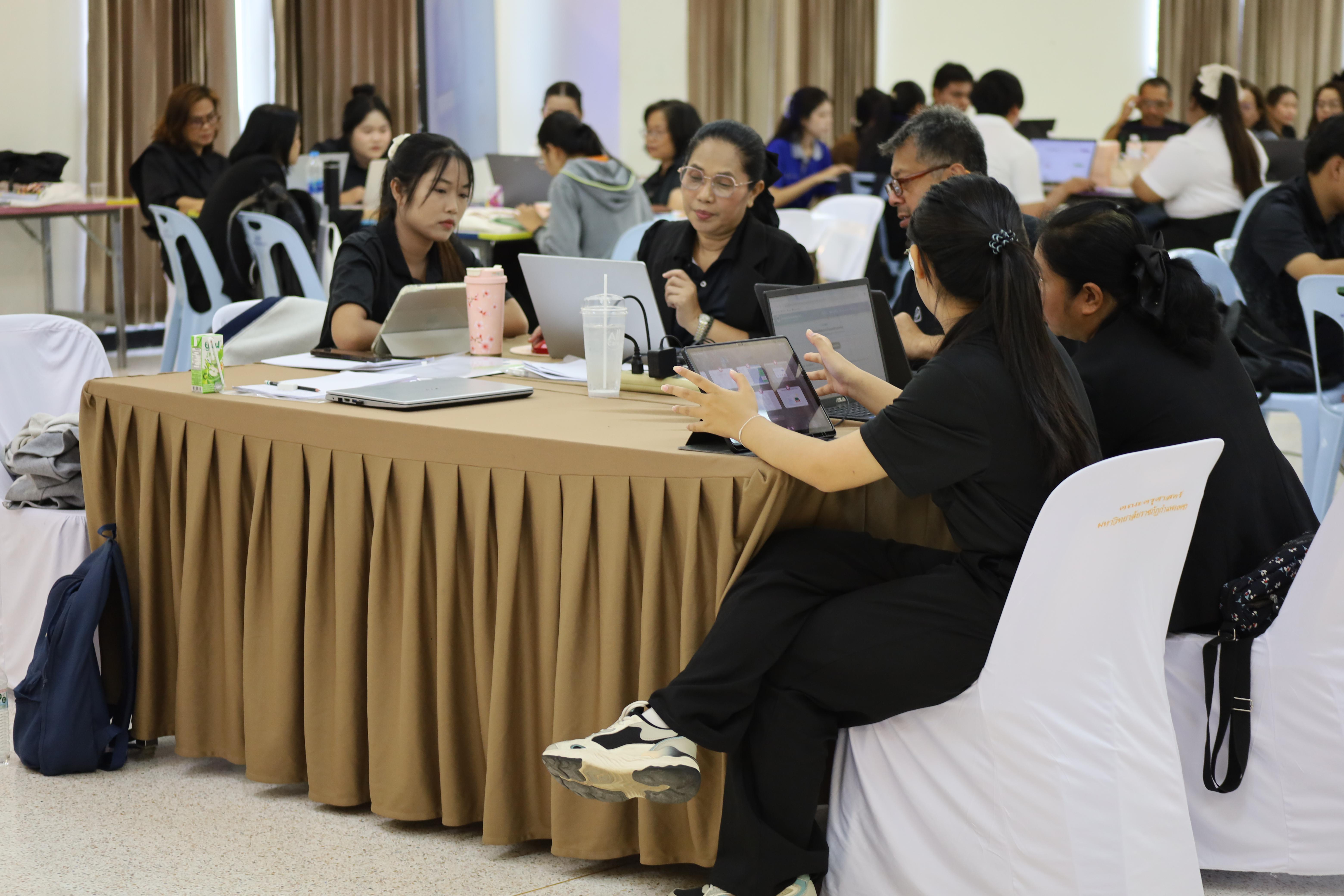 79. คณะครุศาสตร์ มหาวิทยาลัยราชภัฏกำแพงเพชร จัดโครงการอบรมสัมมนาเป็นหมู่คณะการพัฒนาครูให้ขับเคลื่อนนักเรียนให้มีความฉลาดรู้ (PISA)