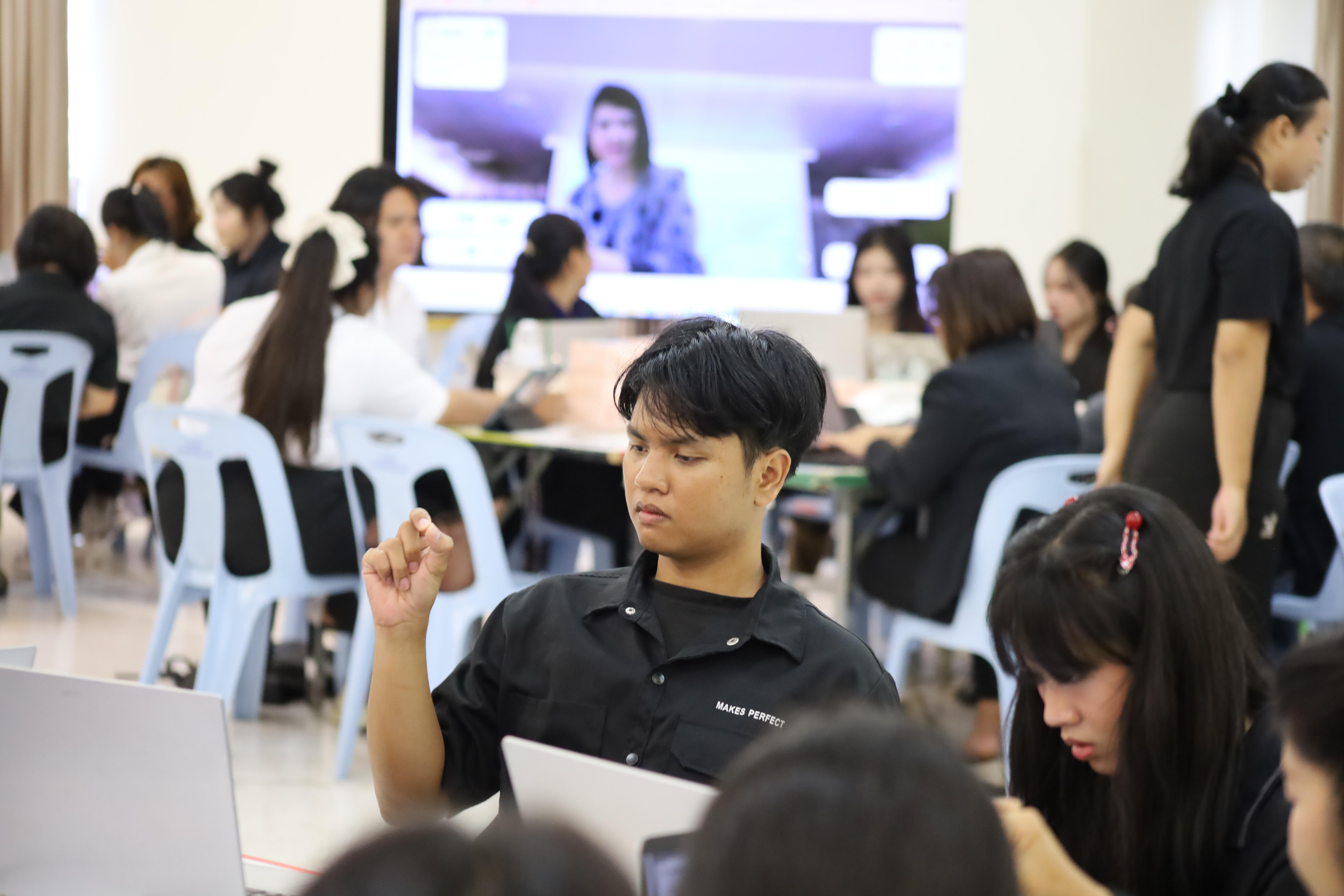 93. คณะครุศาสตร์ มหาวิทยาลัยราชภัฏกำแพงเพชร จัดโครงการอบรมสัมมนาเป็นหมู่คณะการพัฒนาครูให้ขับเคลื่อนนักเรียนให้มีความฉลาดรู้ (PISA)