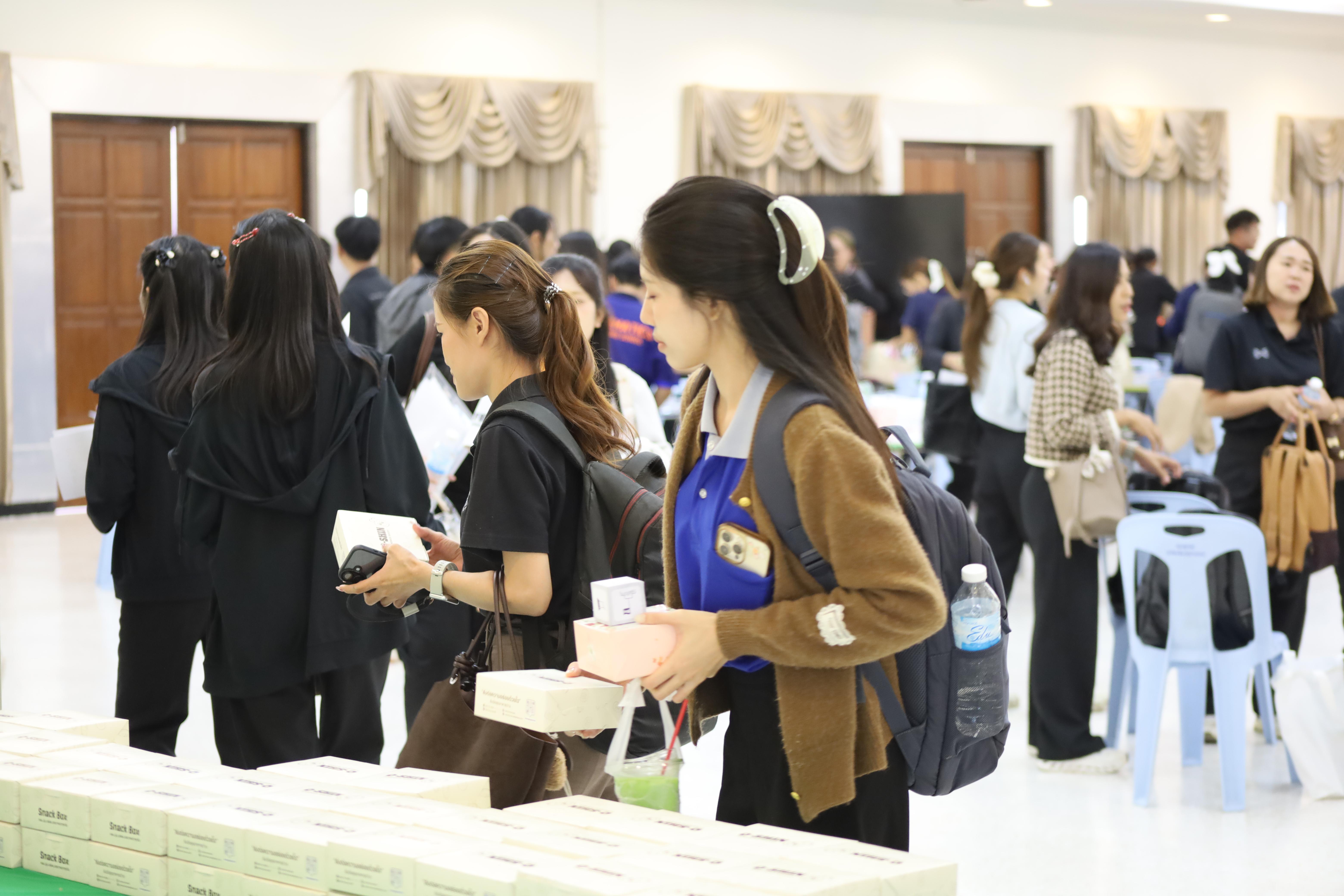 215. คณะครุศาสตร์ มหาวิทยาลัยราชภัฏกำแพงเพชร จัดโครงการอบรมสัมมนาเป็นหมู่คณะการพัฒนาครูให้ขับเคลื่อนนักเรียนให้มีความฉลาดรู้ (PISA)