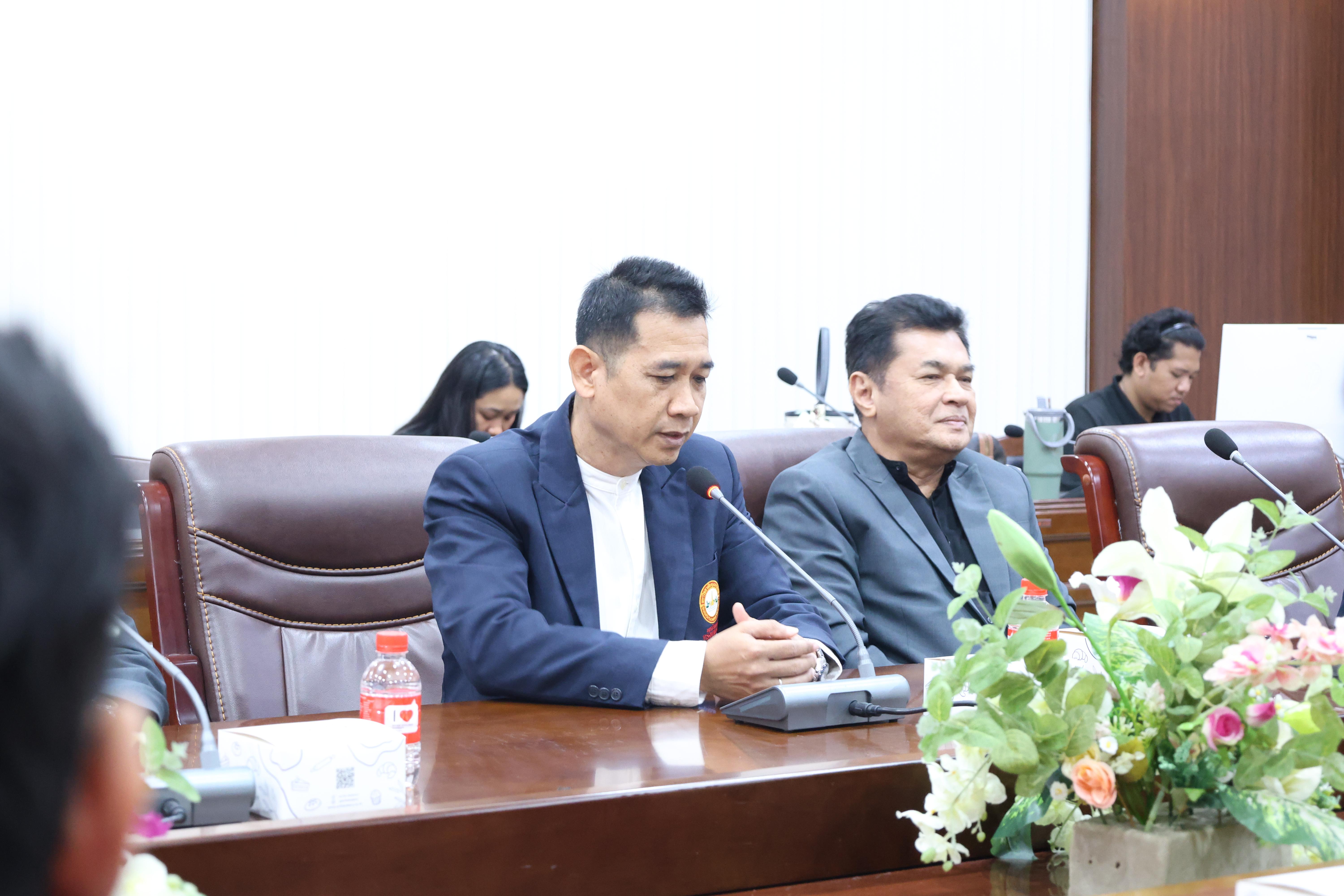 12. โครงการศึกษาดูงานเพื่อพัฒนาศักยภาพการบริหารจัดการสู่ความเป็นสากล