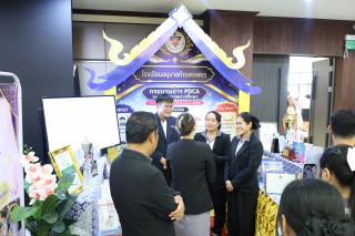 2. นิทรรศการแสดงผลงานนวัตกรรมหลักสูตร “เสริมสร้างคุณลักษณะ 4 ประการ ด้วยการจัดการเรียนการสอนฐานสมรรถนะ PTRU Model”