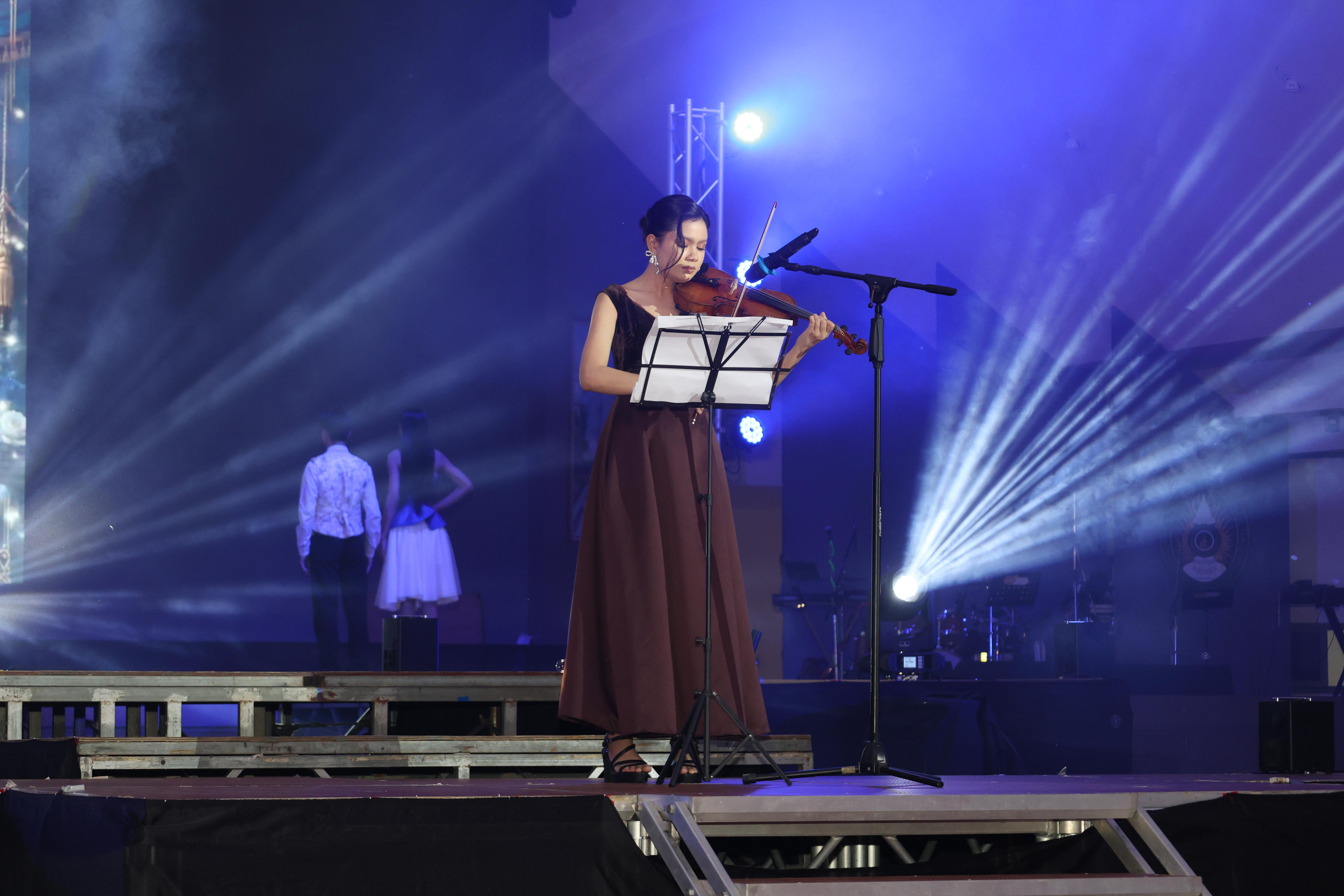 1. การประกวดดาว-เดือนครุศาสตร์ ประจำปี 2569 “หนึ่งในร้อย Freshy Night 2026”