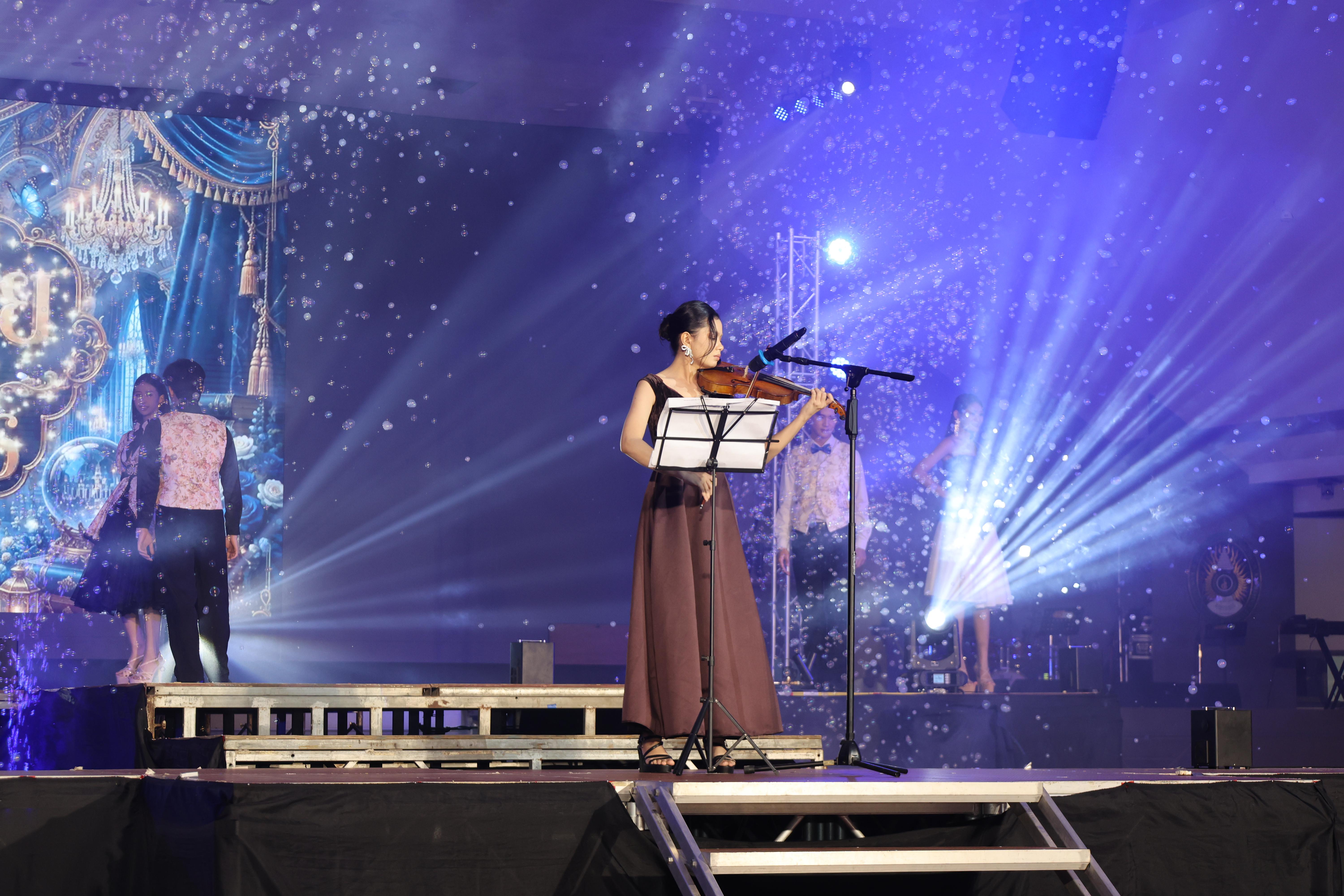 8. การประกวดดาว-เดือนครุศาสตร์ ประจำปี 2569 “หนึ่งในร้อย Freshy Night 2026”