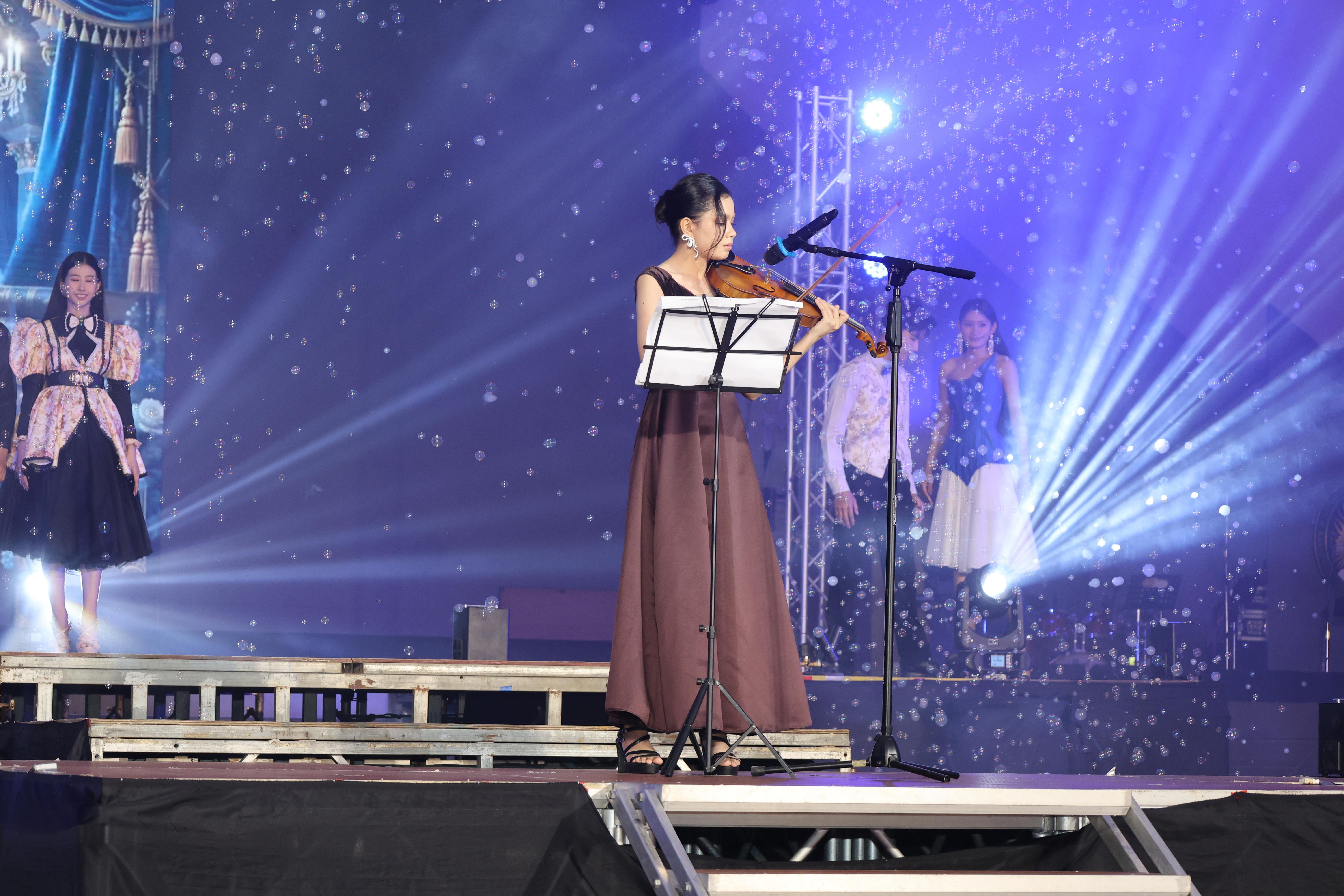 9. การประกวดดาว-เดือนครุศาสตร์ ประจำปี 2569 “หนึ่งในร้อย Freshy Night 2026”