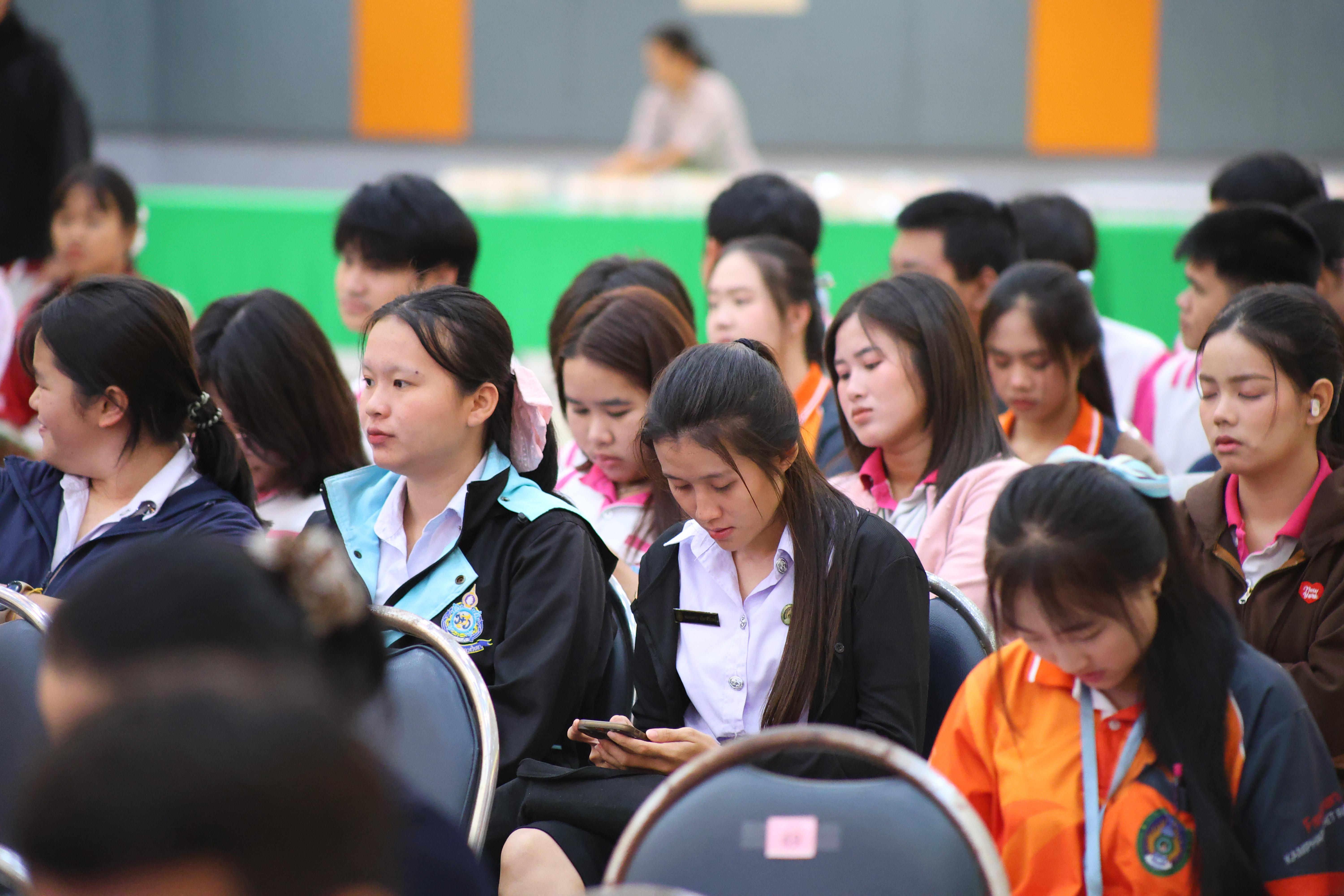 14. สัมมานาวิชาการโรงเรียนต้นแบบเชิงพื้นที่หลักสูตรเสริมสร้างคุณลักษณะ 4 ประการโดยใช้การจัดการเรียนการสอนสมรรถนะ PTRU MODEL เป็นฐานสำหรับครูเพื่อขับเคลื่อนนักเรียนให้มีความฉลาดรู้(PISA)