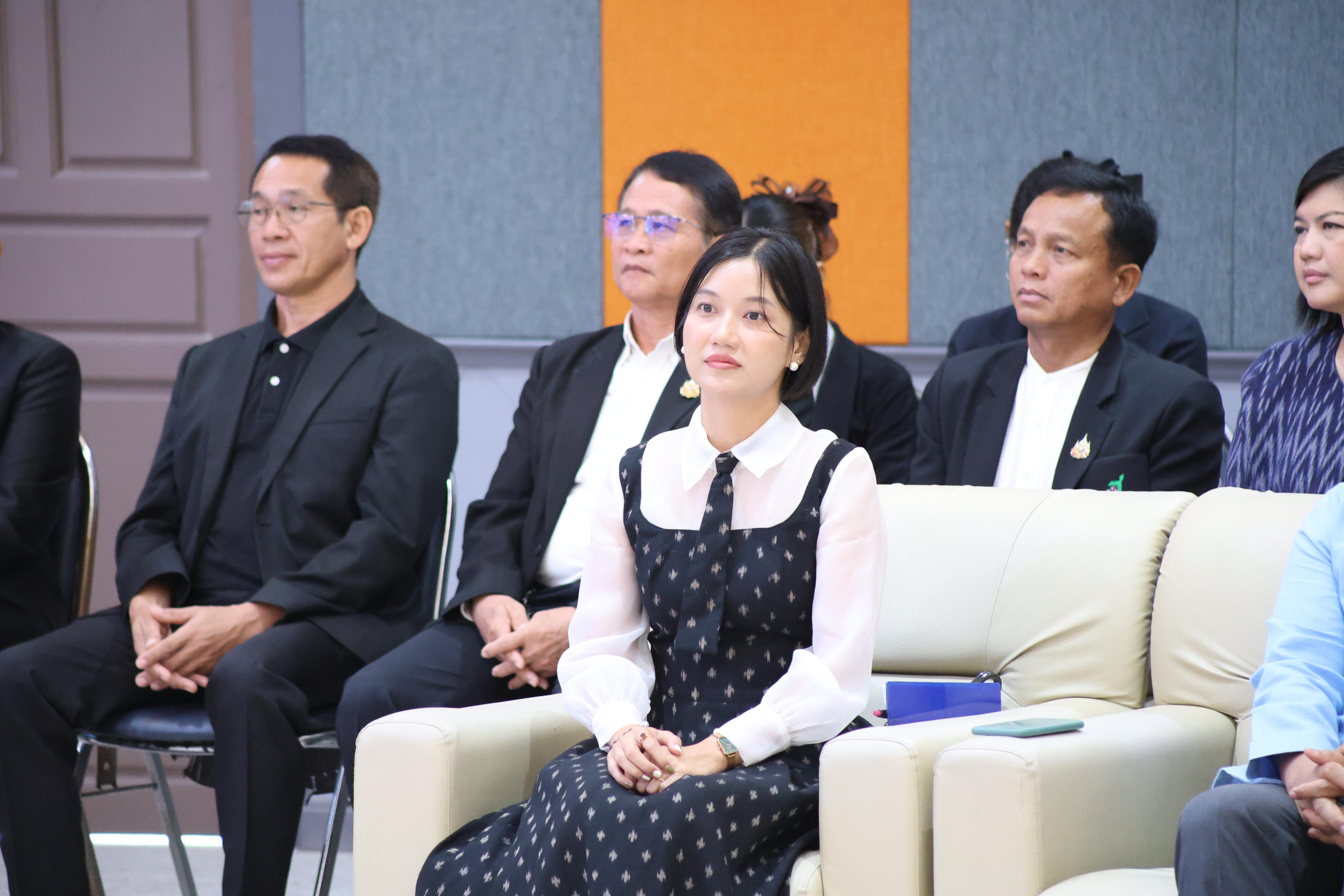 84. สัมมานาวิชาการโรงเรียนต้นแบบเชิงพื้นที่หลักสูตรเสริมสร้างคุณลักษณะ 4 ประการโดยใช้การจัดการเรียนการสอนสมรรถนะ PTRU MODEL เป็นฐานสำหรับครูเพื่อขับเคลื่อนนักเรียนให้มีความฉลาดรู้(PISA)