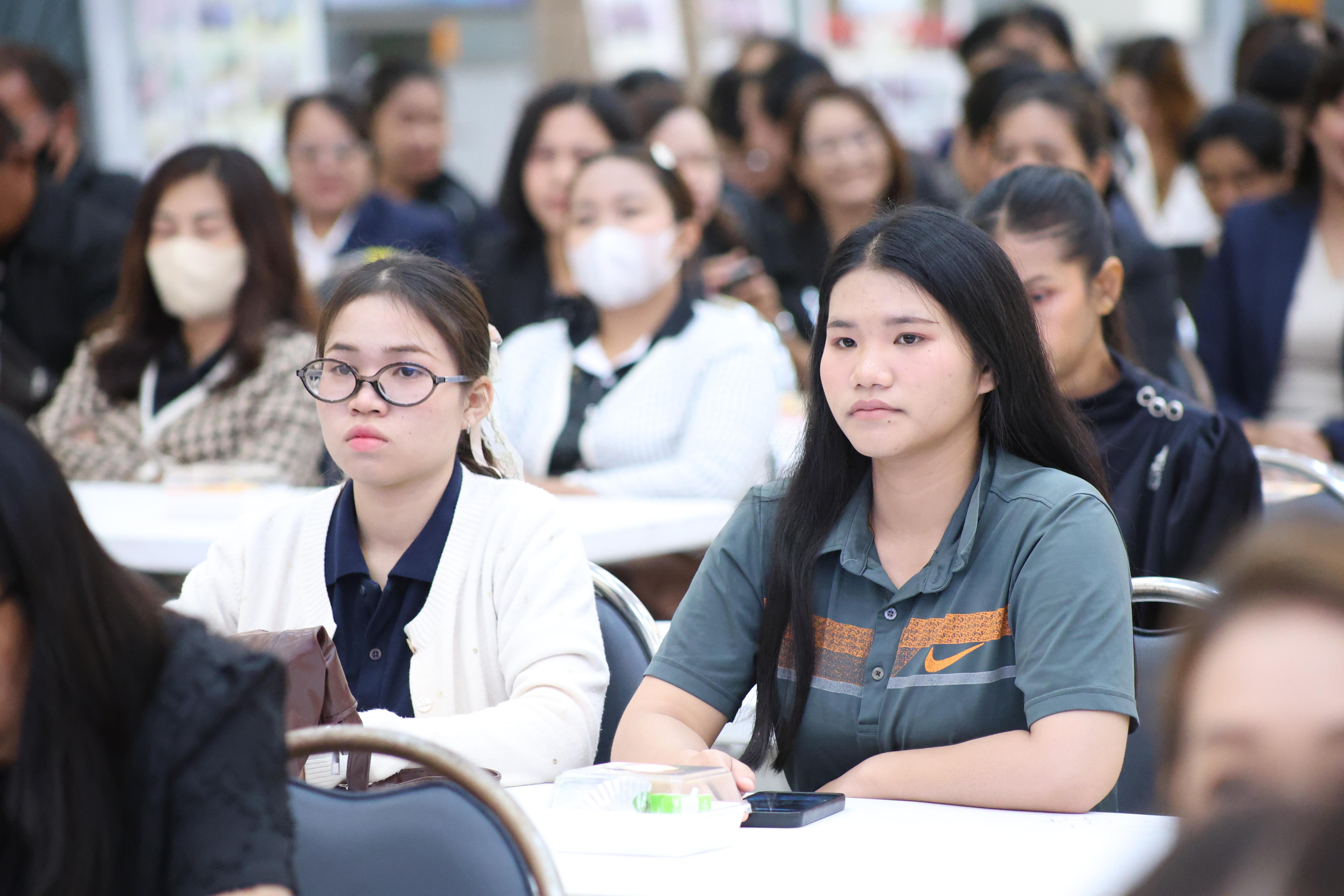 88. สัมมานาวิชาการโรงเรียนต้นแบบเชิงพื้นที่หลักสูตรเสริมสร้างคุณลักษณะ 4 ประการโดยใช้การจัดการเรียนการสอนสมรรถนะ PTRU MODEL เป็นฐานสำหรับครูเพื่อขับเคลื่อนนักเรียนให้มีความฉลาดรู้(PISA)