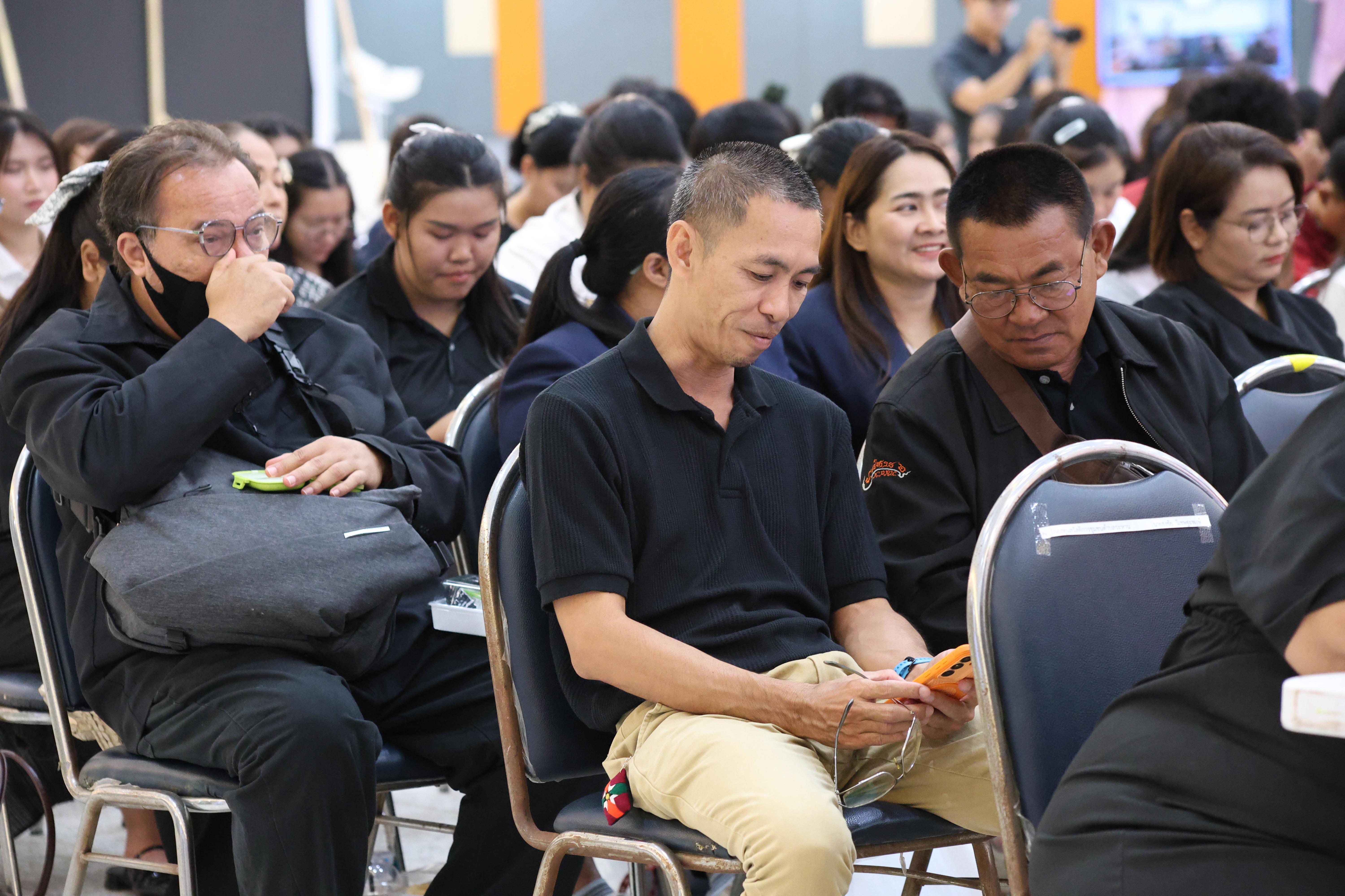 96. สัมมานาวิชาการโรงเรียนต้นแบบเชิงพื้นที่หลักสูตรเสริมสร้างคุณลักษณะ 4 ประการโดยใช้การจัดการเรียนการสอนสมรรถนะ PTRU MODEL เป็นฐานสำหรับครูเพื่อขับเคลื่อนนักเรียนให้มีความฉลาดรู้(PISA)