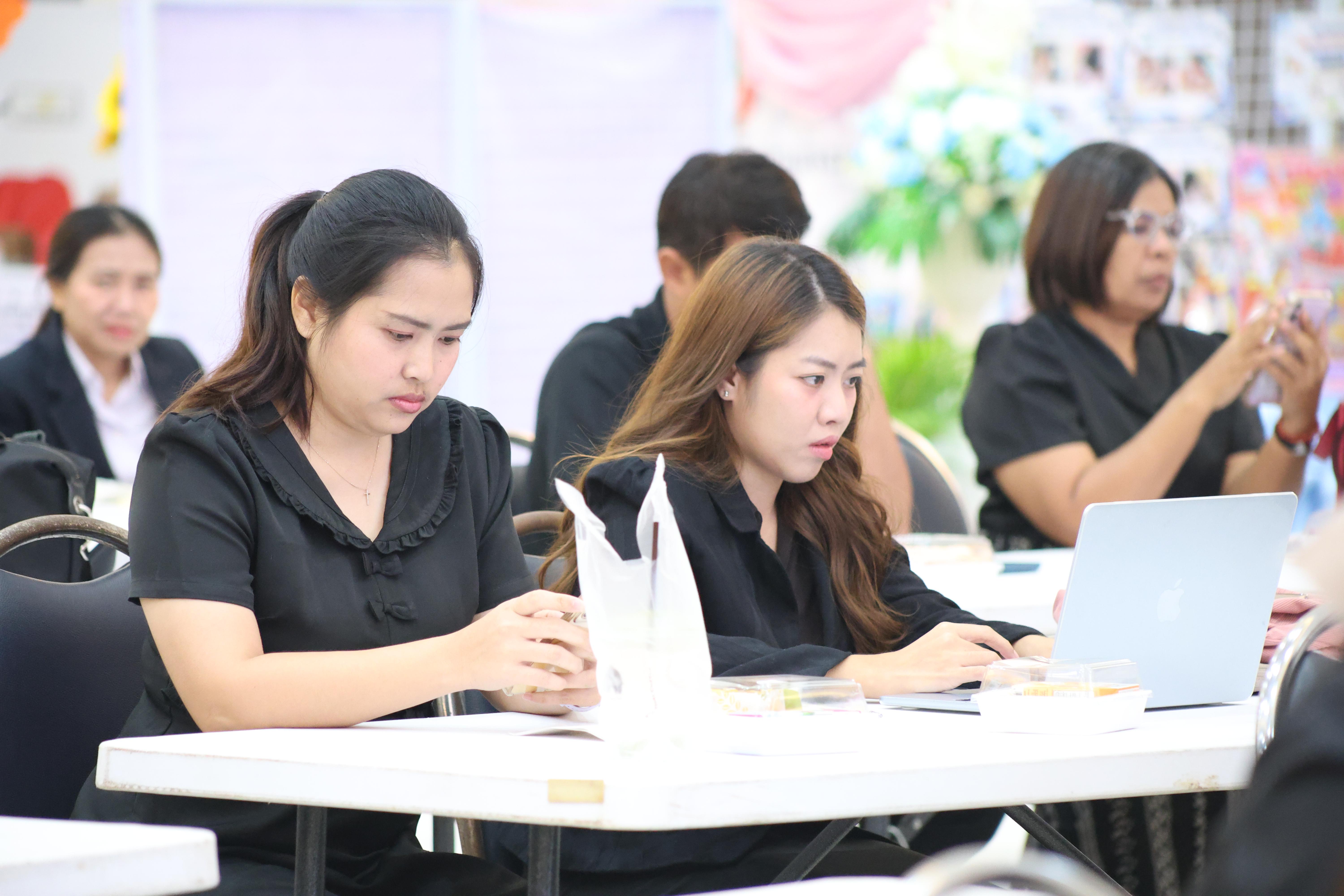 155. สัมมานาวิชาการโรงเรียนต้นแบบเชิงพื้นที่หลักสูตรเสริมสร้างคุณลักษณะ 4 ประการโดยใช้การจัดการเรียนการสอนสมรรถนะ PTRU MODEL เป็นฐานสำหรับครูเพื่อขับเคลื่อนนักเรียนให้มีความฉลาดรู้(PISA)