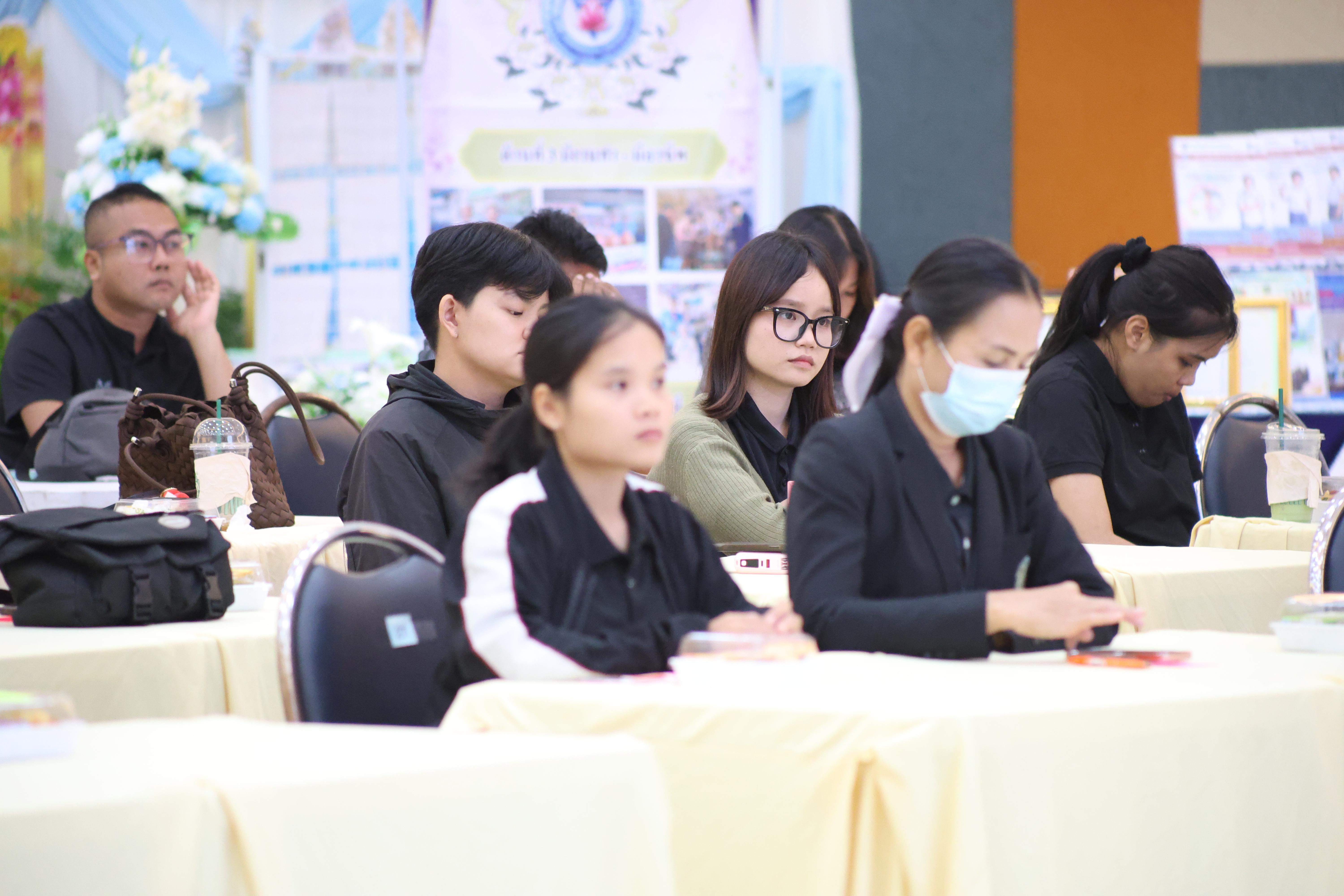222. สัมมานาวิชาการโรงเรียนต้นแบบเชิงพื้นที่หลักสูตรเสริมสร้างคุณลักษณะ 4 ประการโดยใช้การจัดการเรียนการสอนสมรรถนะ PTRU MODEL เป็นฐานสำหรับครูเพื่อขับเคลื่อนนักเรียนให้มีความฉลาดรู้(PISA)